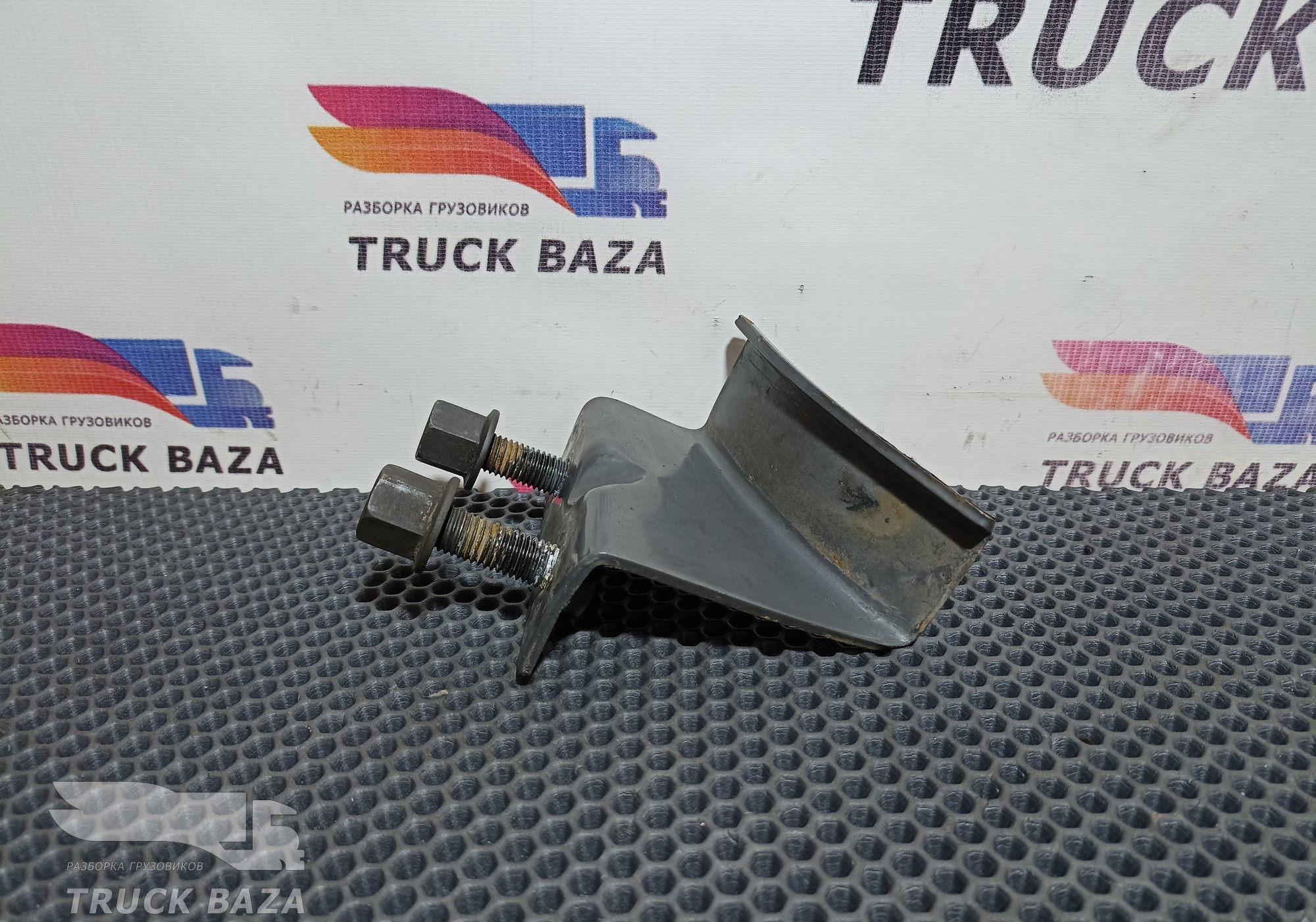 1075326 Кронштейн ресивера правый