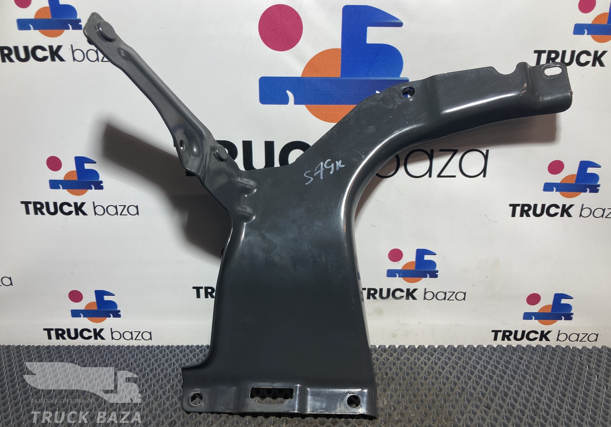 2418453 Кронштейн подножки левый для Scania 6-series R (с 2016)