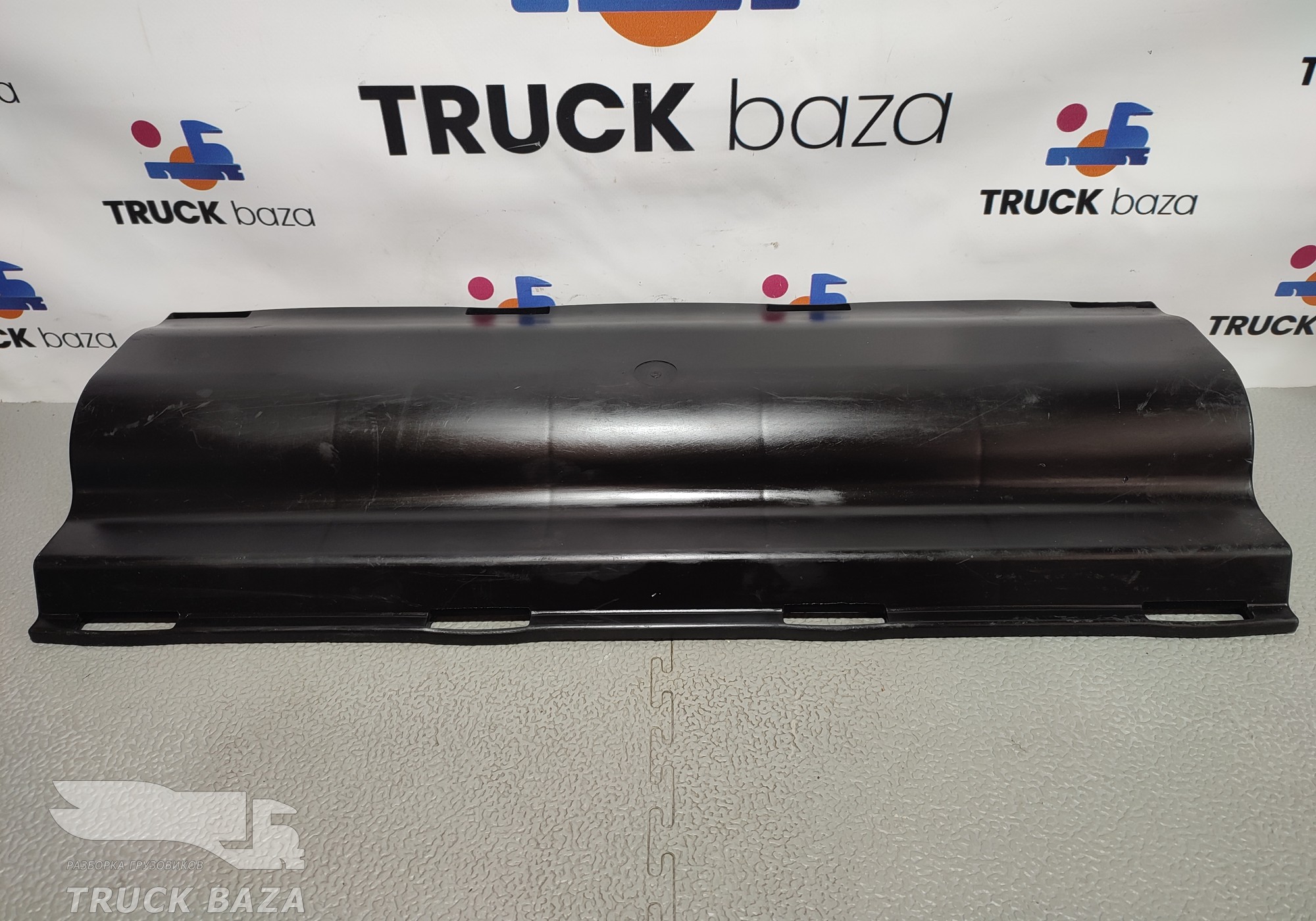 81517150411 Накладка на разъемы