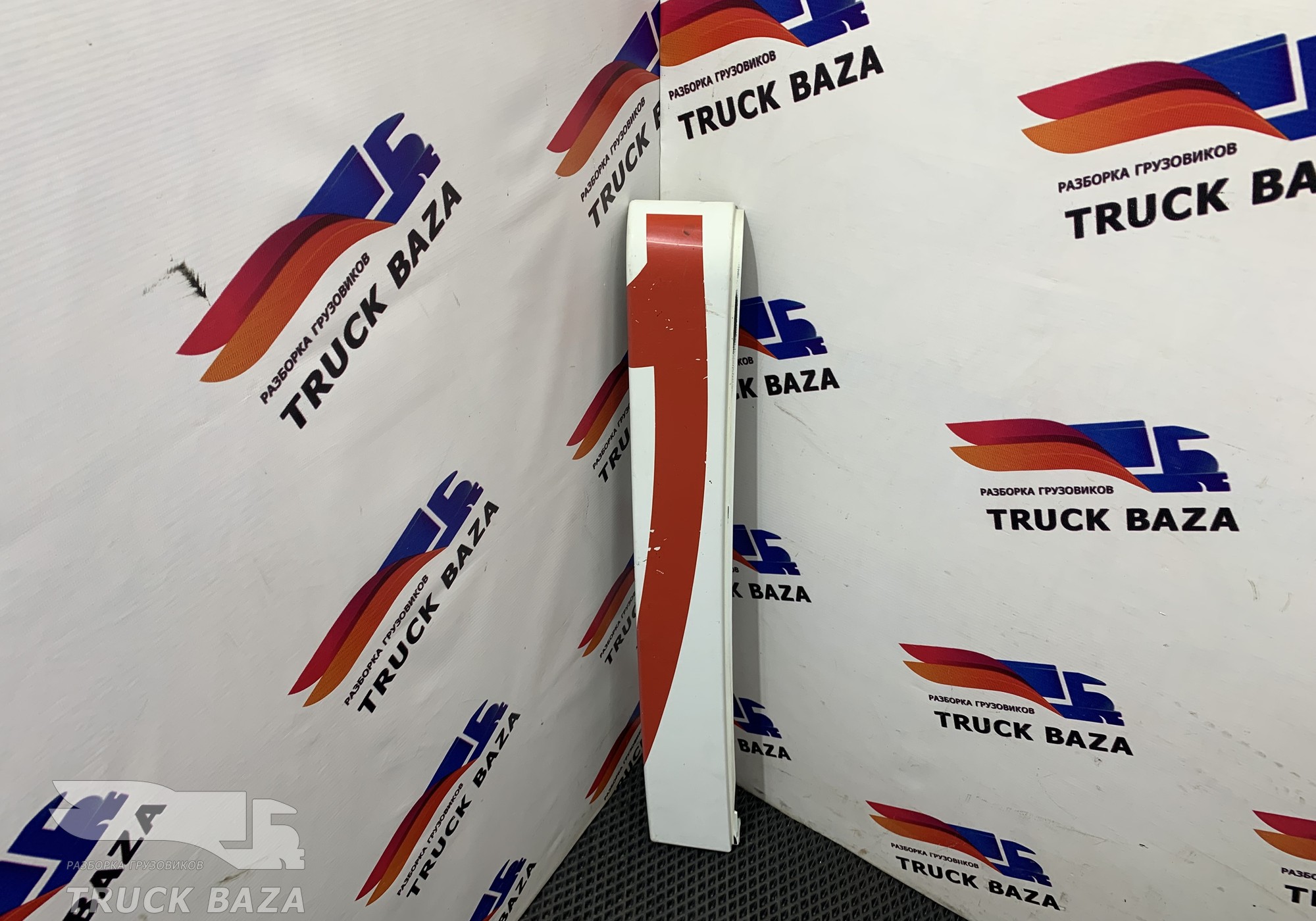 504185422 Накладка дверцы бардачка левая для Iveco Stralis I (с 2002)
