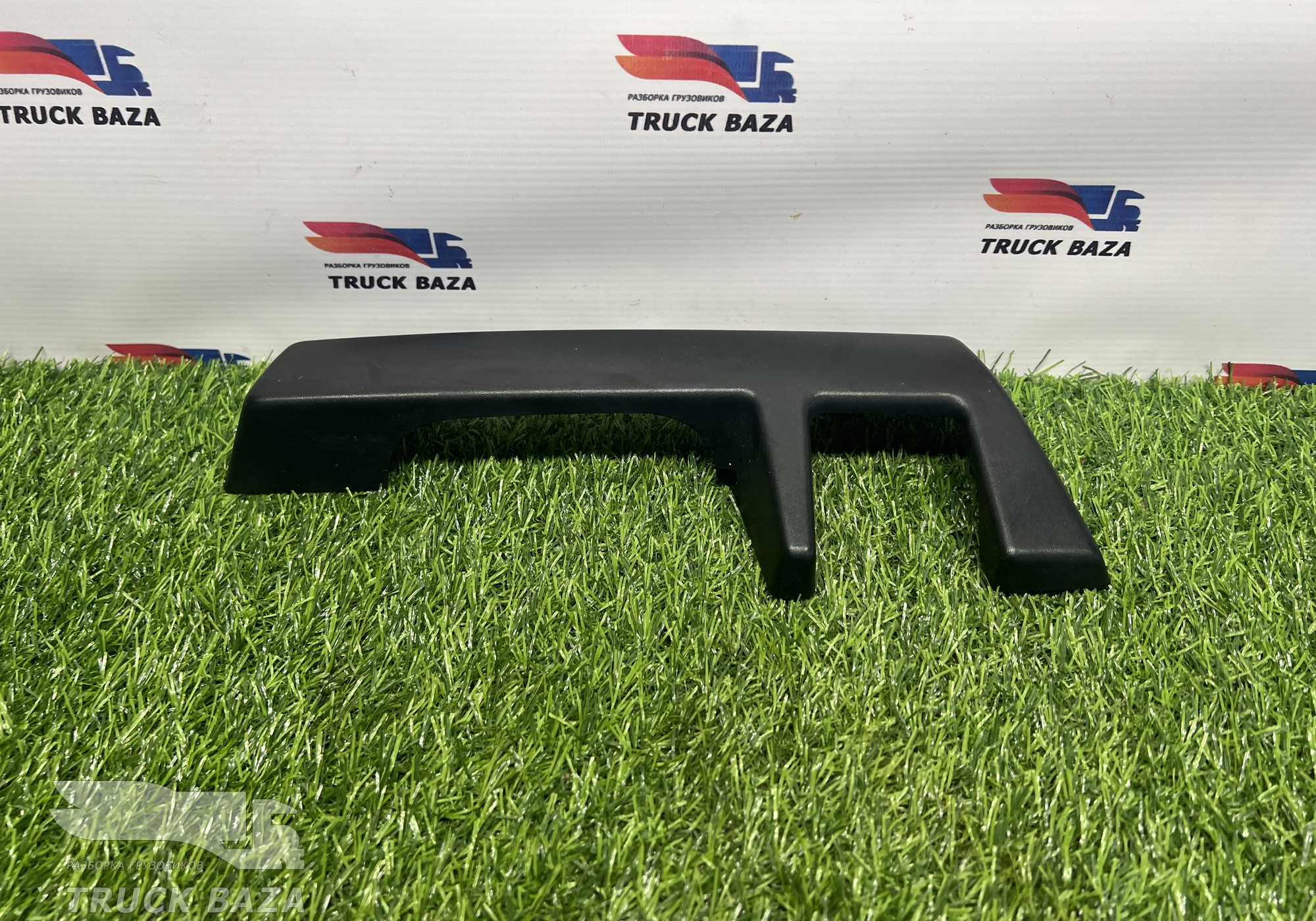 82573246 Ручка держатель жабо левая для Renault T (с 2013)