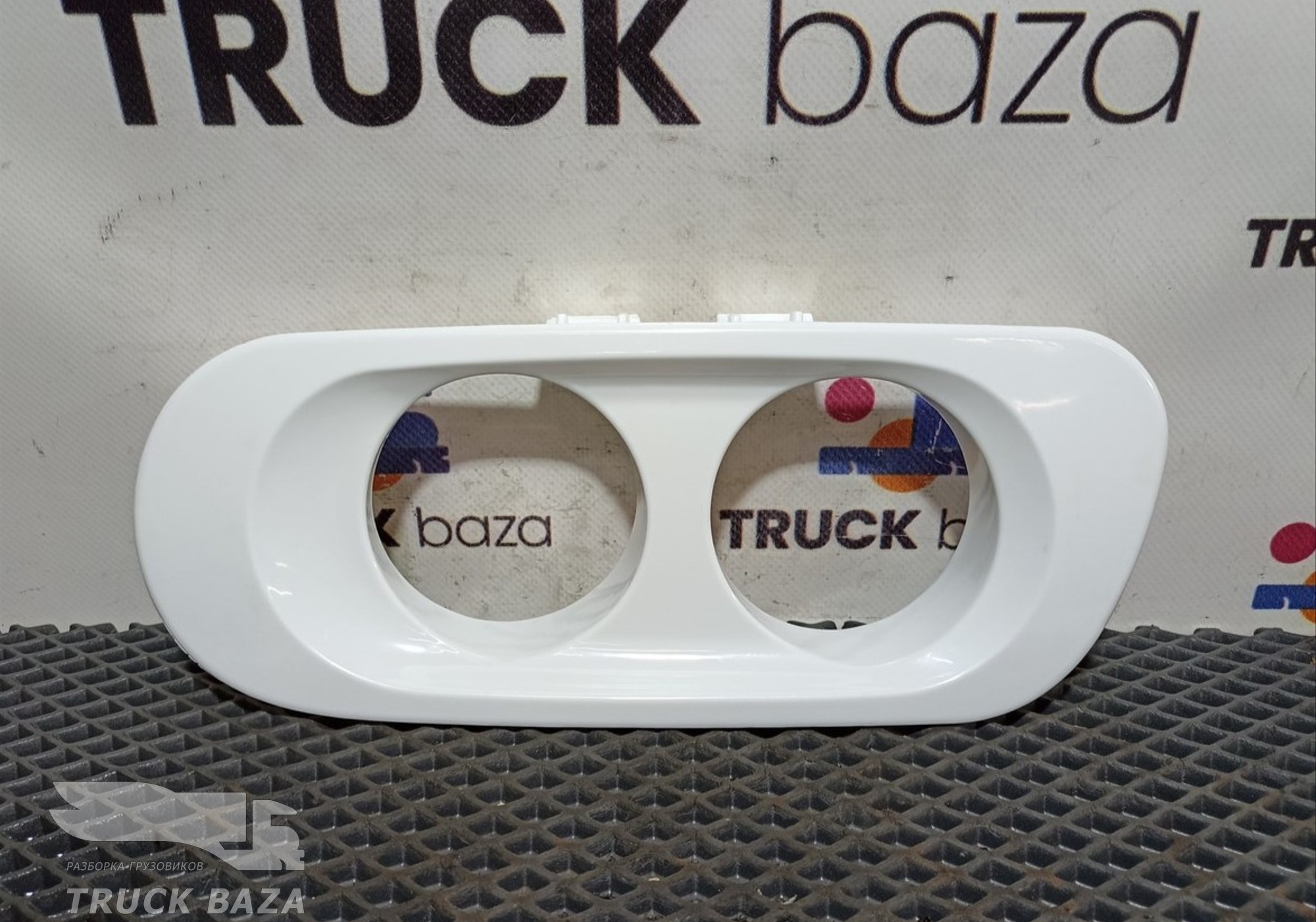 1683721 Облицовка ПТФ левая