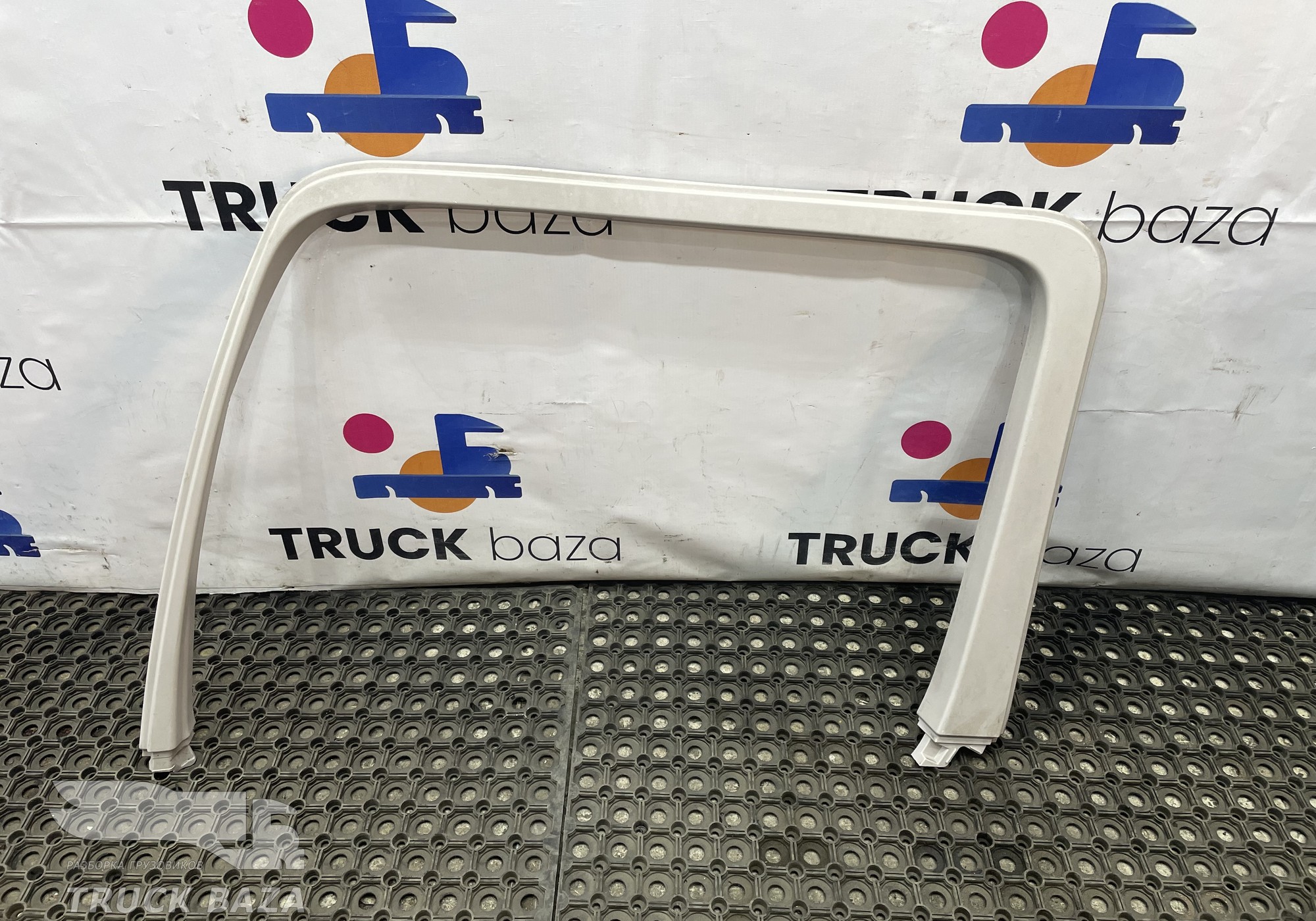 652066102060 Накладка двери правая для КАМАЗ 54901