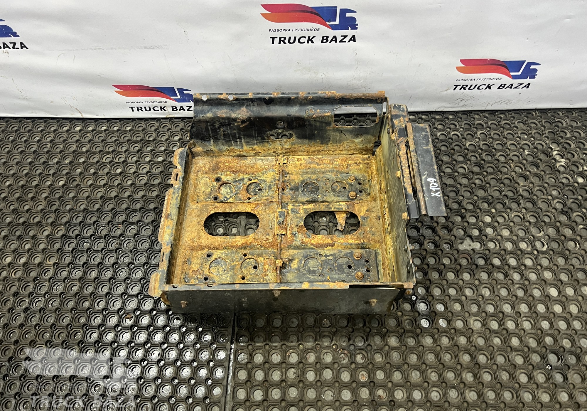 1811967 Ящик АКБ для Daf XF105 (с 2005)