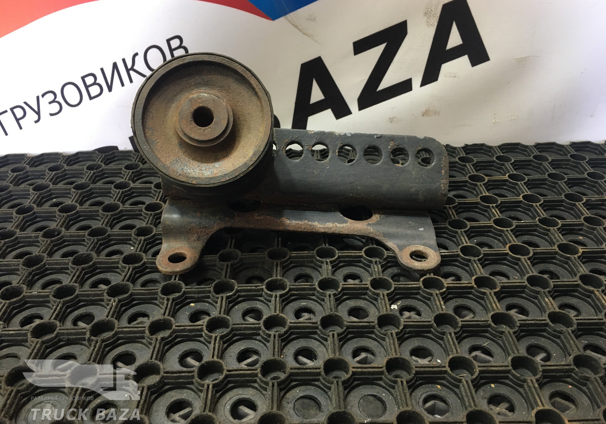 81962100388 Кронштейн опоры КПП для Man F90