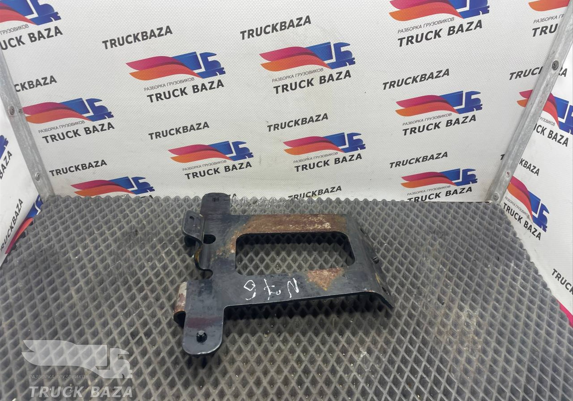 81264885015 Кронштейн бачка омывателя для Man TGX TG3 (с 2020)