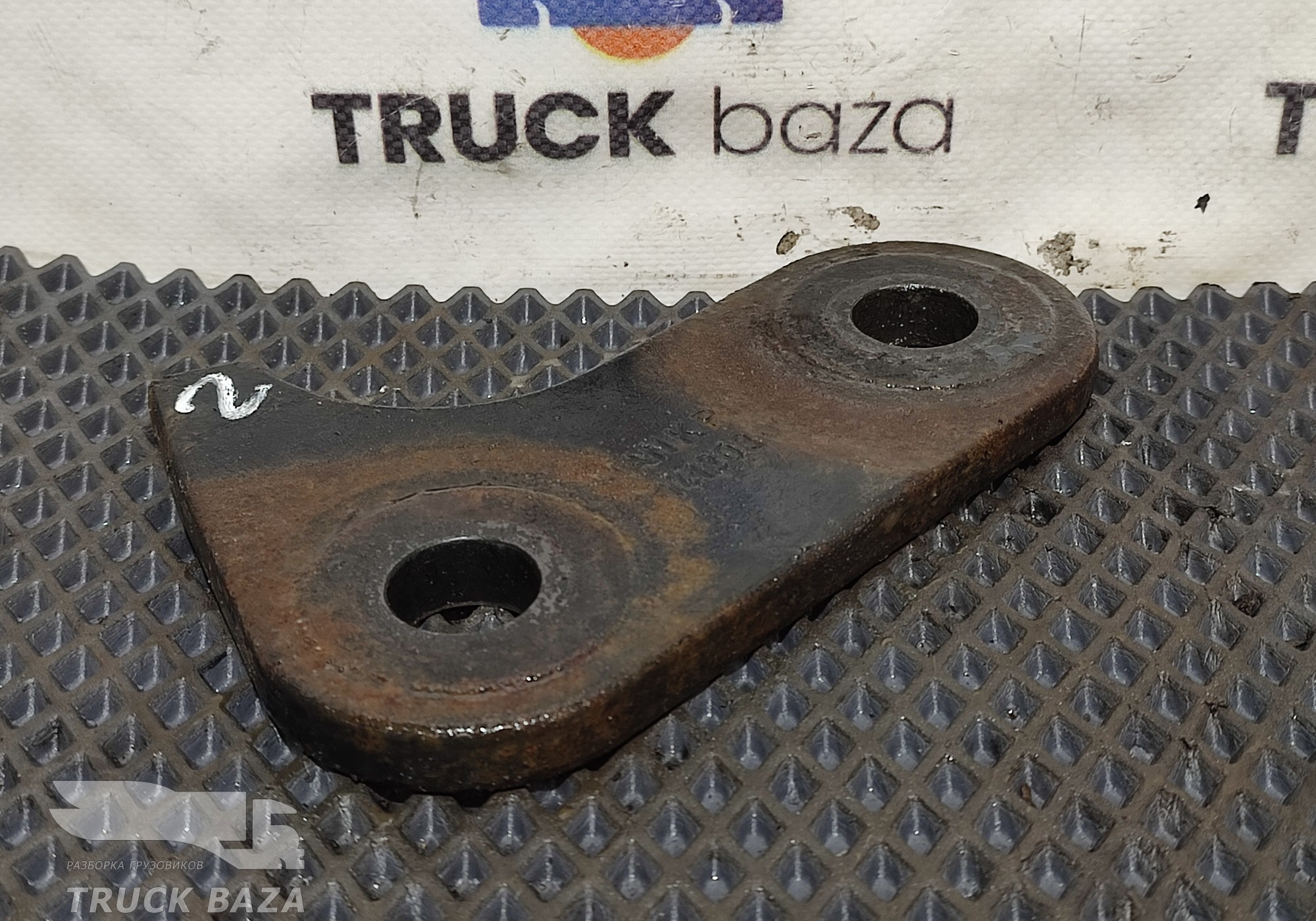 81413030084 Серьга передней рессоры