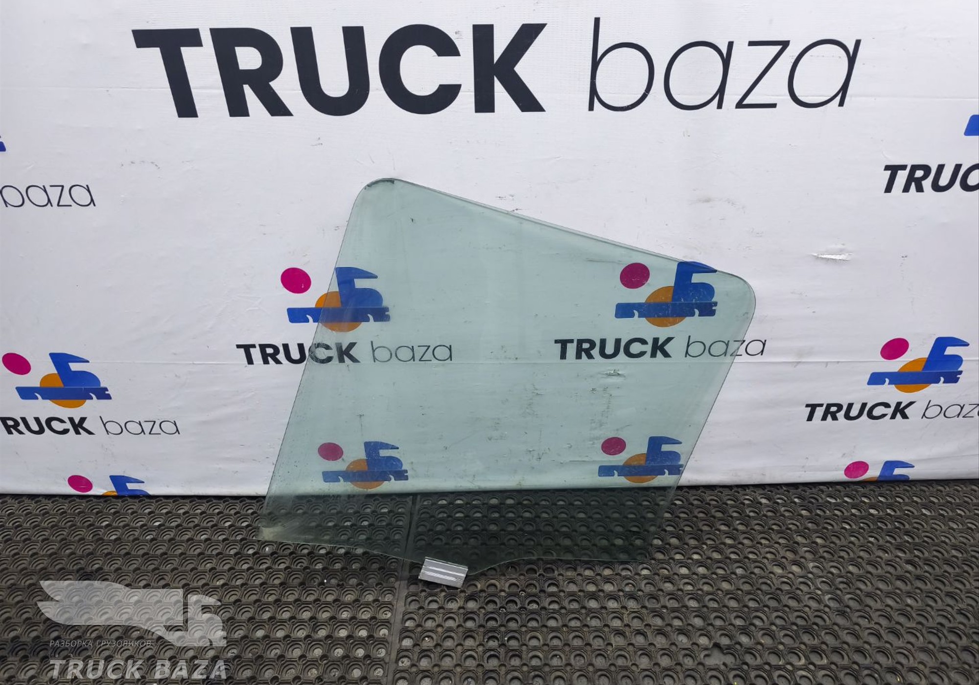 1306259 Стекло двери левое для Scania 4-series R (с 1995 по 2007)