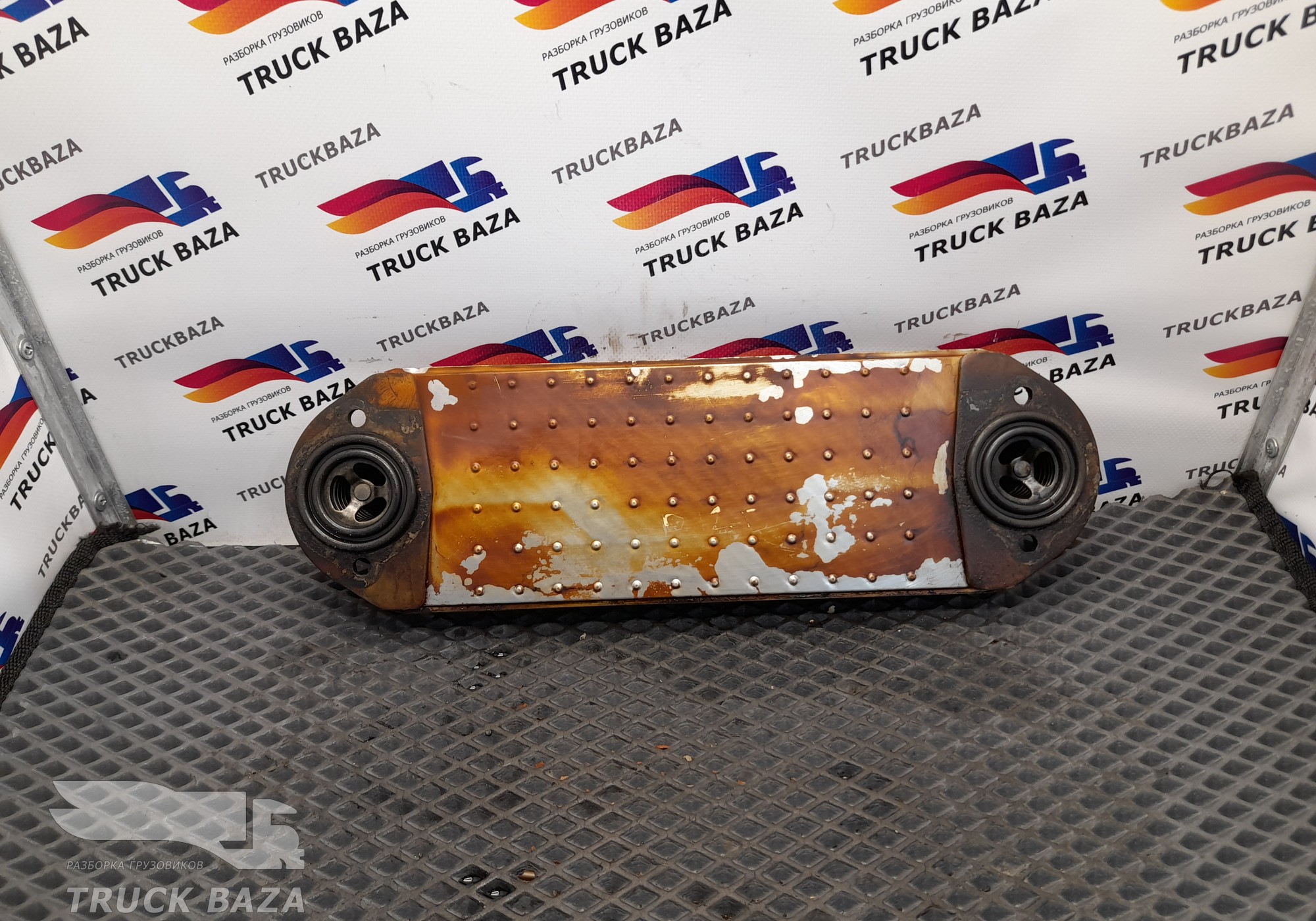 20749399 Радиатор масляный для Volvo