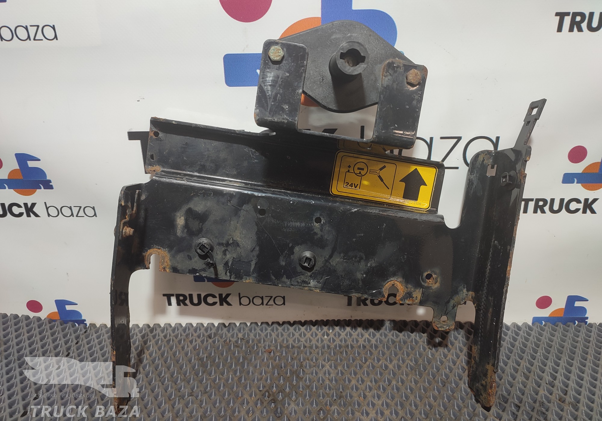 81418605442 Крепление АКБ для Man TGX II (с 2012)