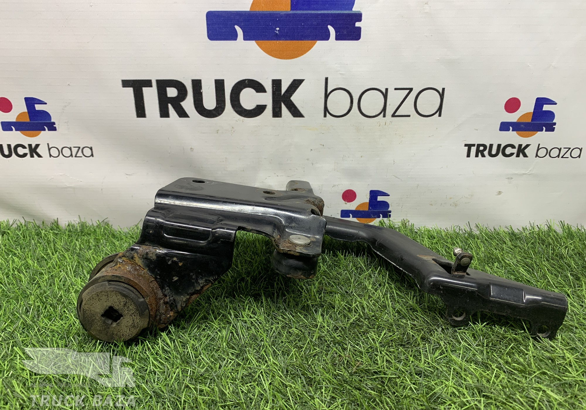 20545095 Петля подножки обслуживания правая