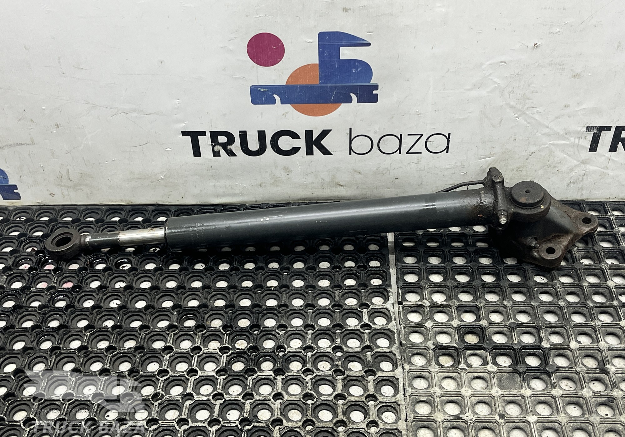 A0025535705 Цилиндр подъема кабины