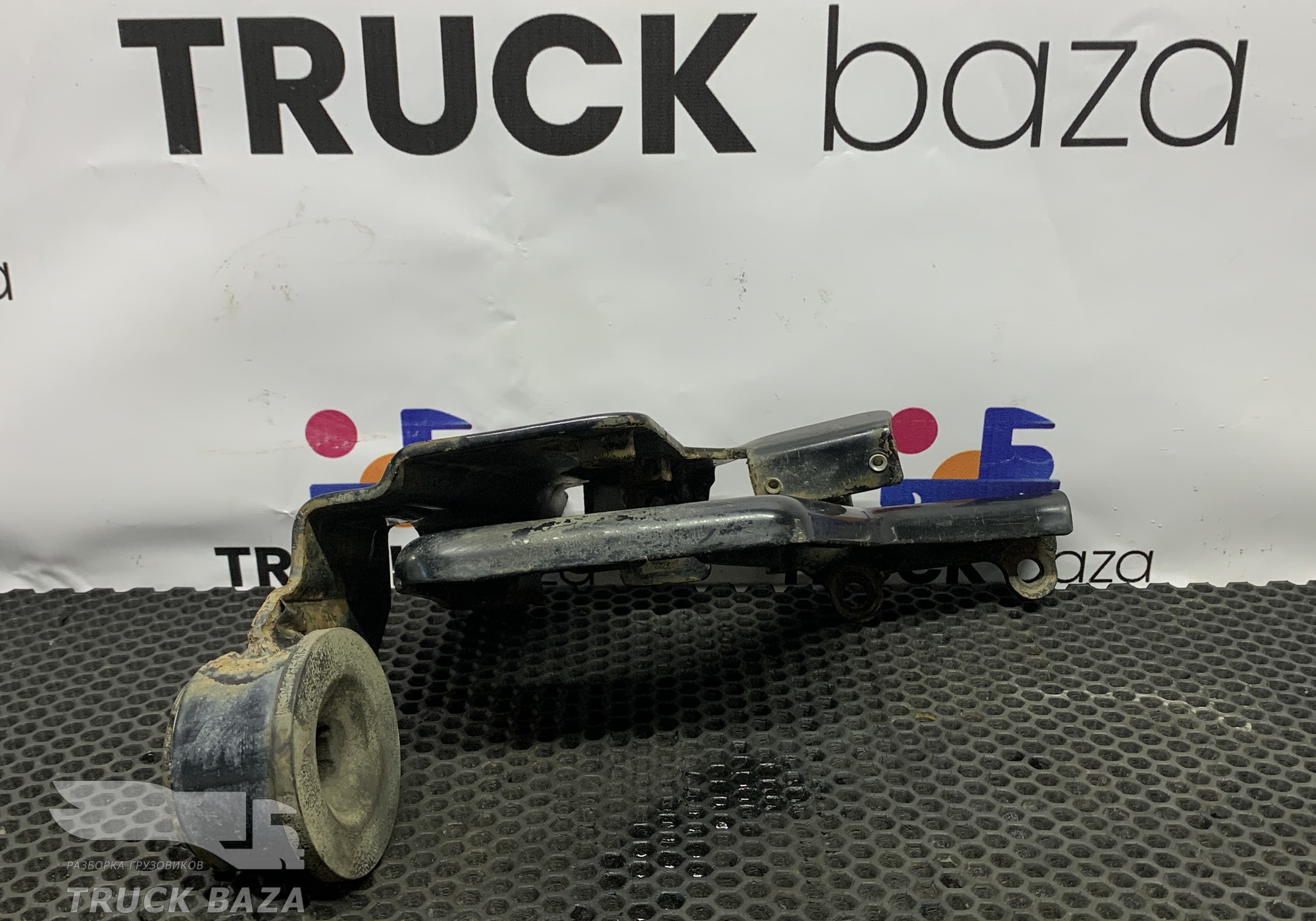 20545094 Петля подножки обслуживания левая для Volvo FH 3 (с 2008 по 2012)