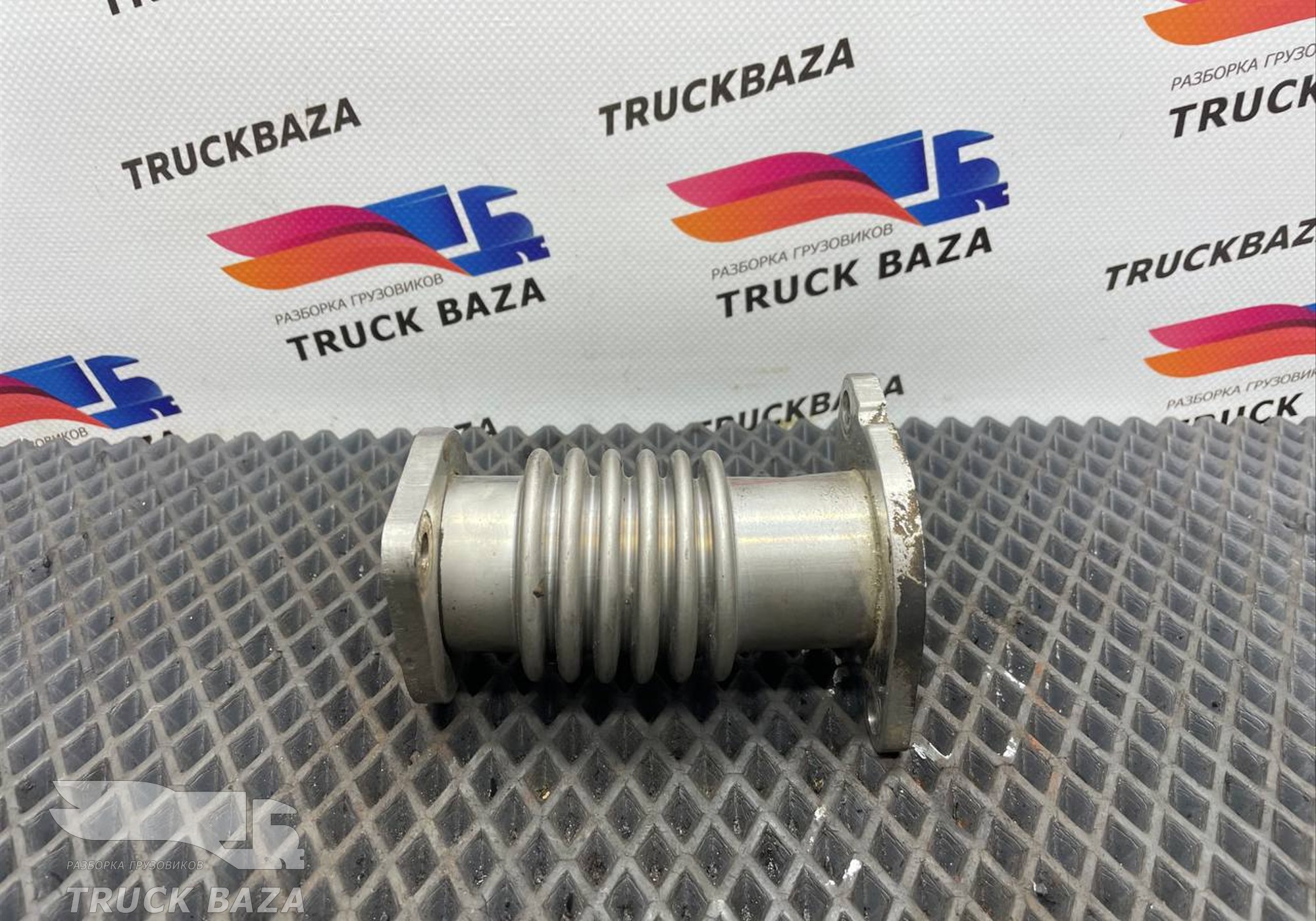 51081530187 Трубка картерных газов для Man TGX II (с 2012)