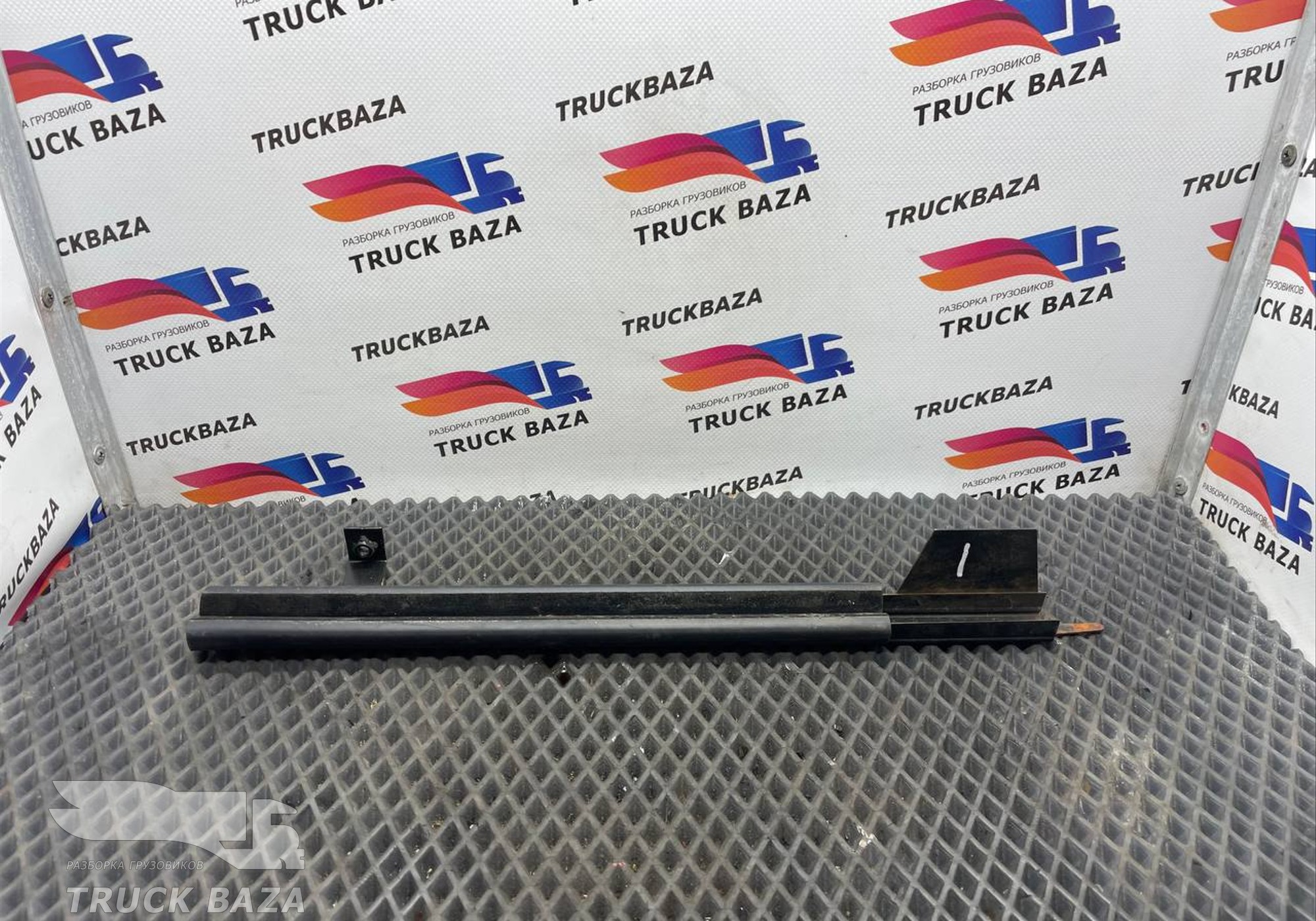 1389191 Направляющая стекла двери левой для Daf XF106 (с 2012)