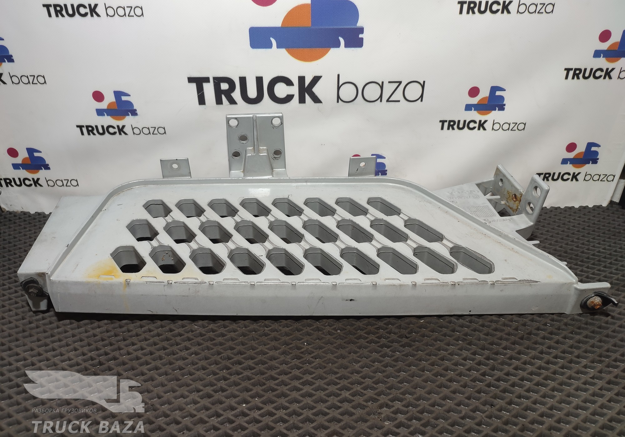82142327 Подножка верхняя левая для Volvo FH 4 (с 2012)