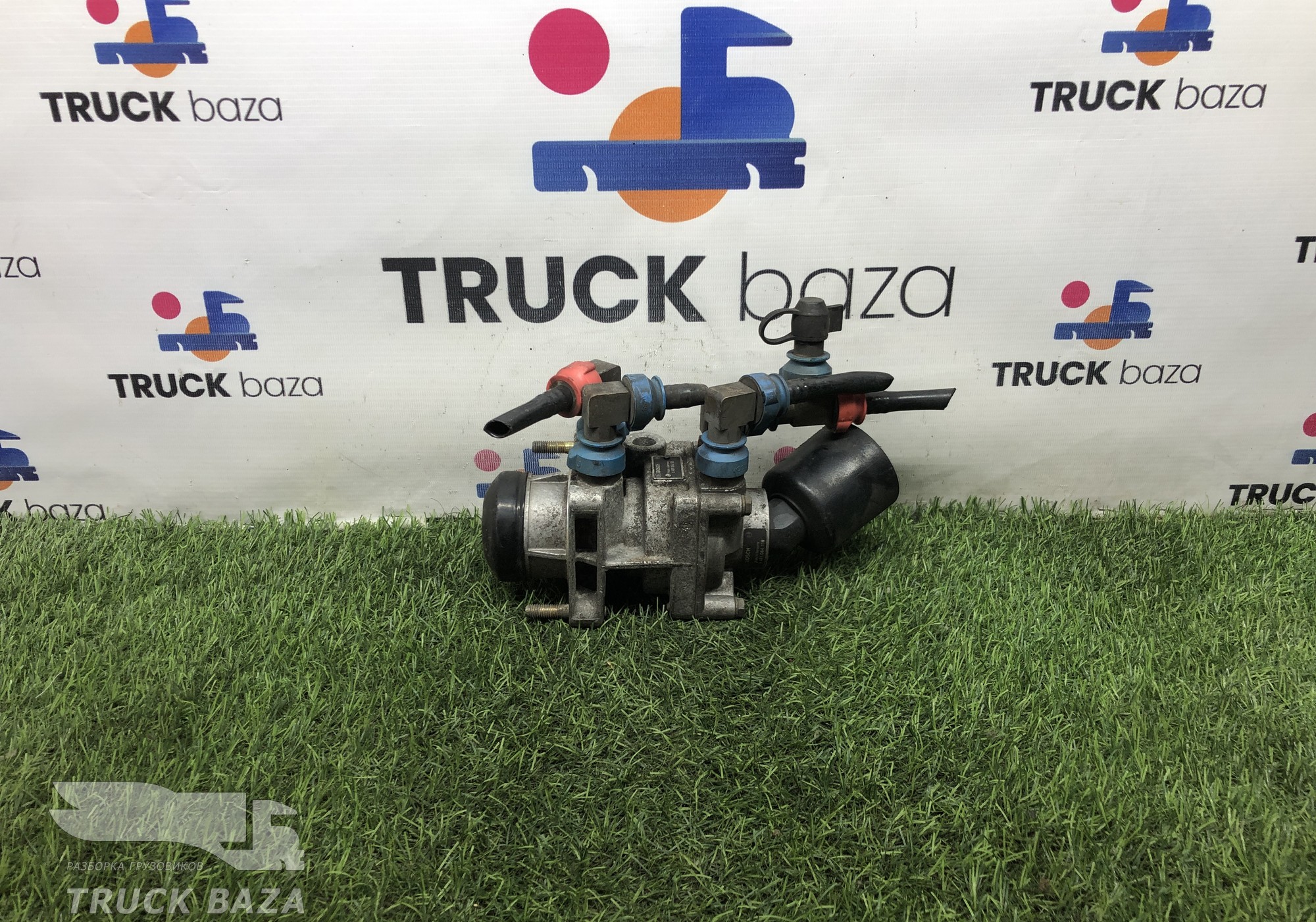 0481064118 Кран тормозной главный