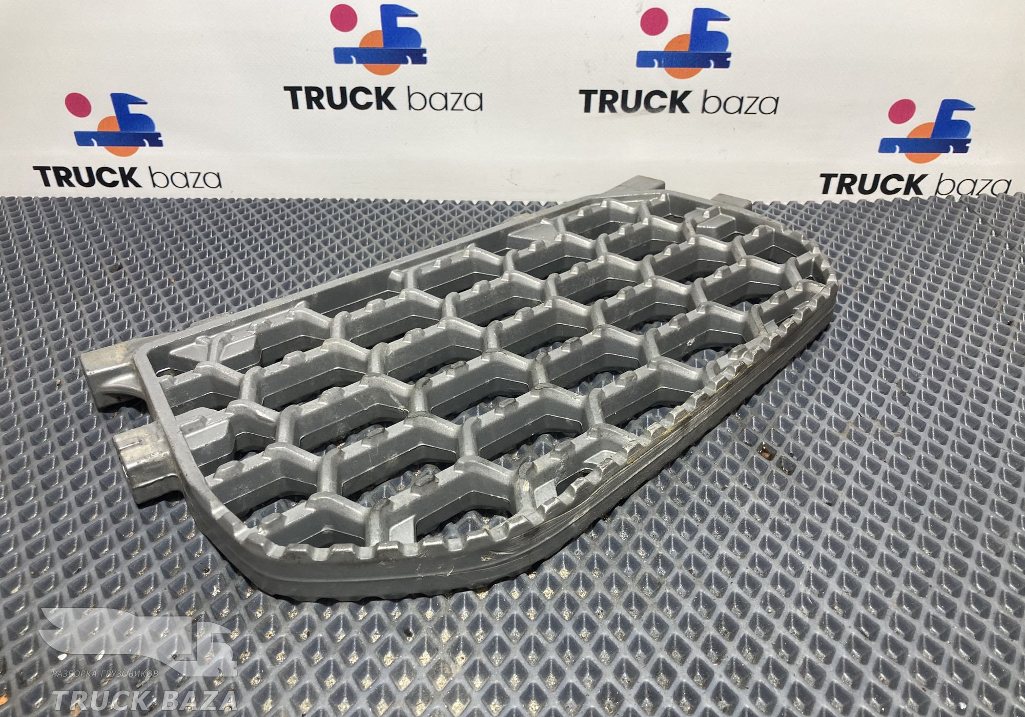 2595870 Ступенька подножки нижняя