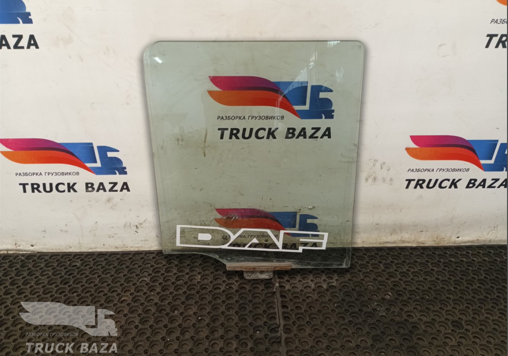 1284624 Стекло двери правое для Daf 95