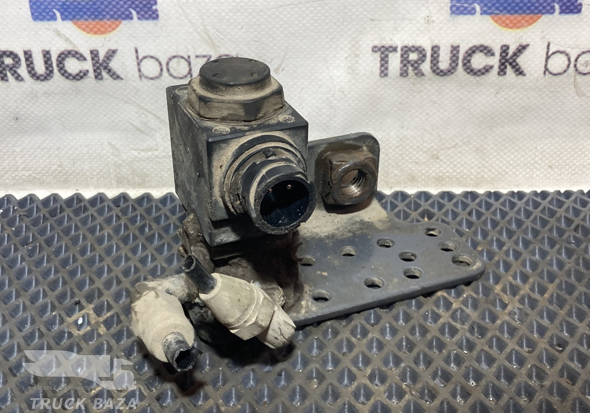 2038655 Клапан давления масла