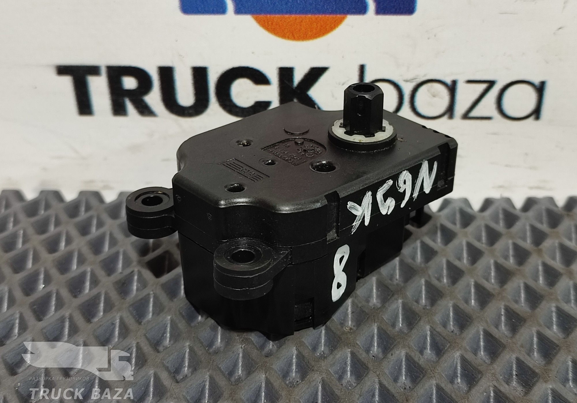 7584004 Моторчик отопителя для Man