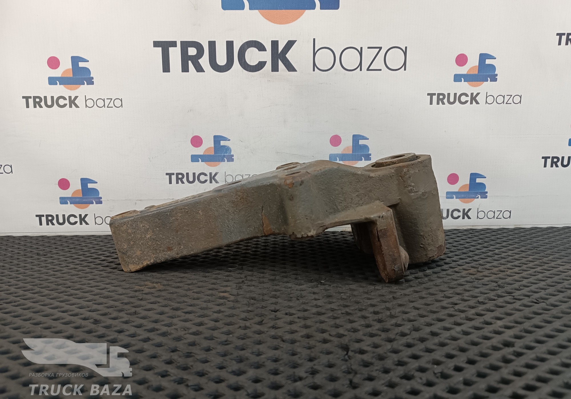 20467745 Кронштейн передней рессоры для Volvo FM II (с 2002)