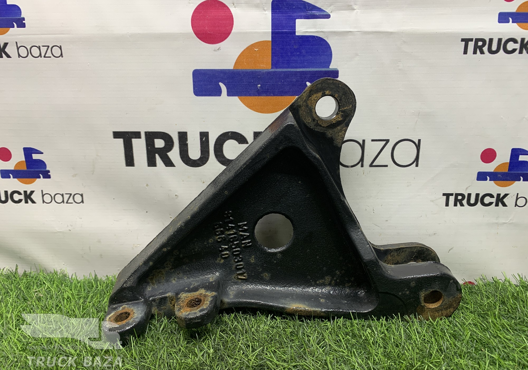 81416503017 Кронштейн усилителя бампера левый