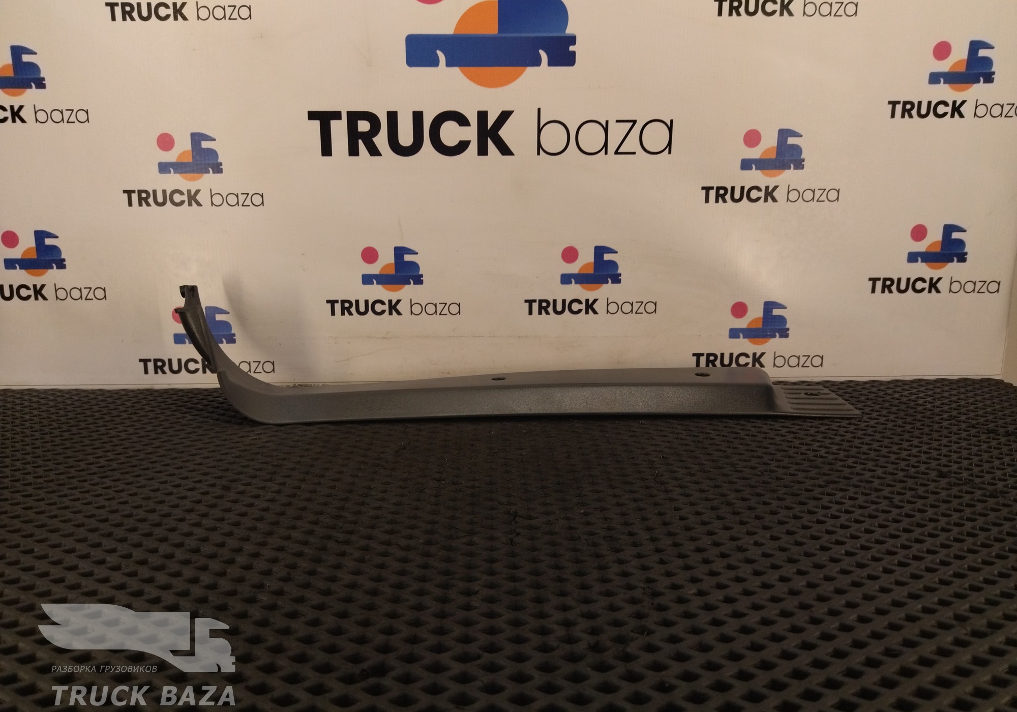 81615100788 Накладка порога правого для Man TGX I (с 2007)
