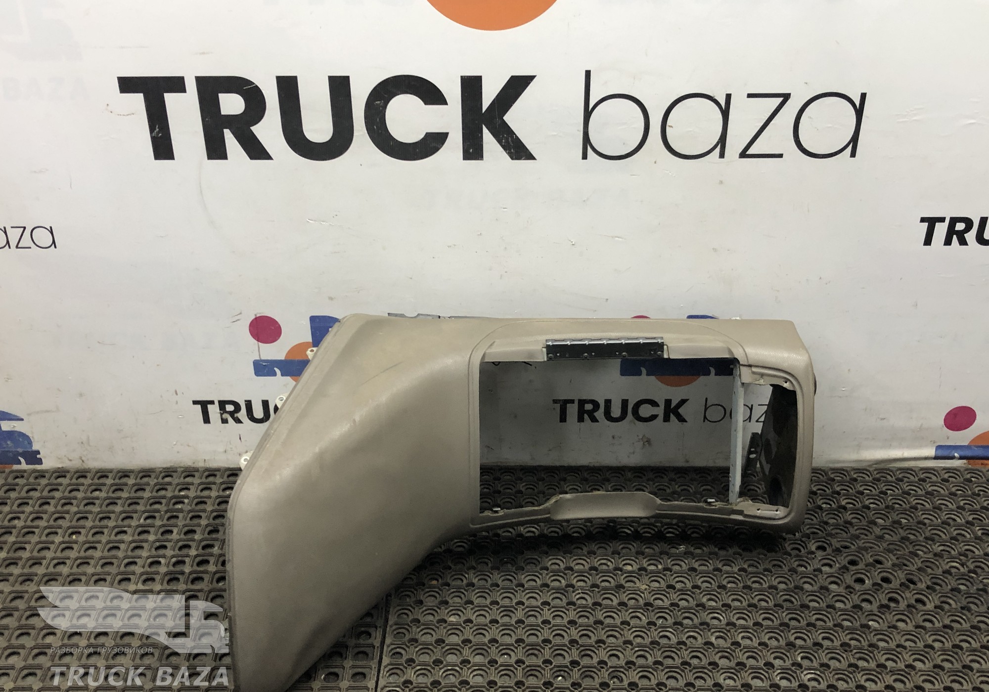 1652298 Передняя панель салона для Daf XF105 (с 2005)