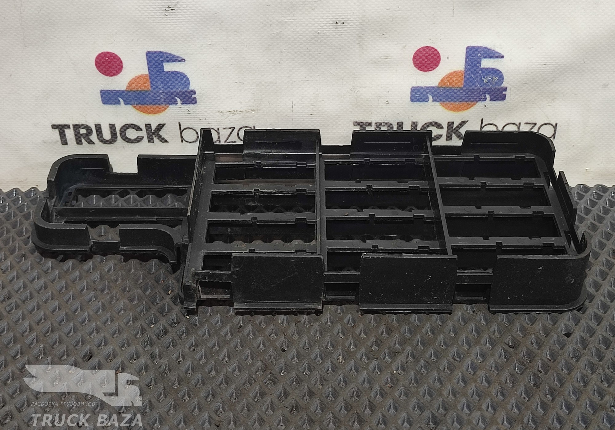 81254410654 Рамка блока разъемов