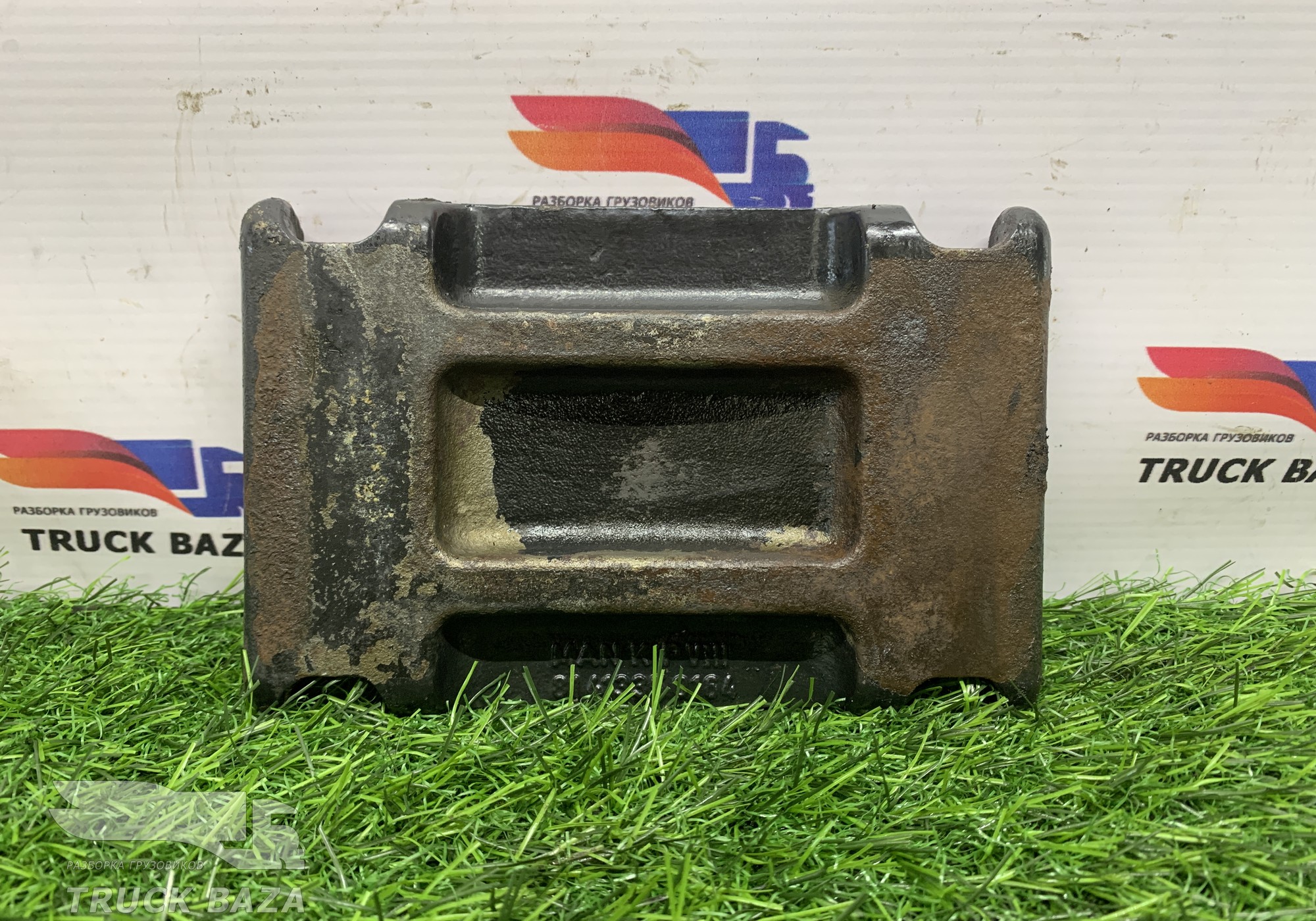 81413350164 Проставка передней рессоры