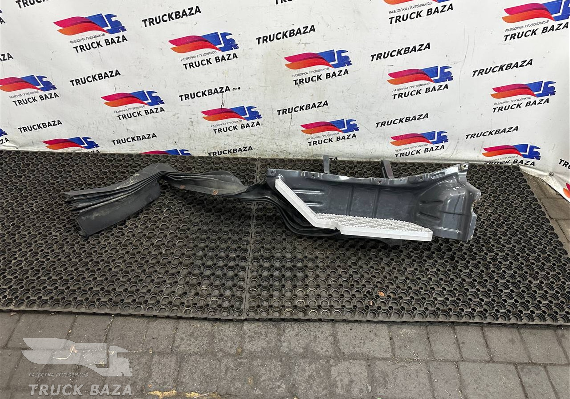 1426102 Подножка кабины правая для Scania 5-series G (с 2004 по 2016)