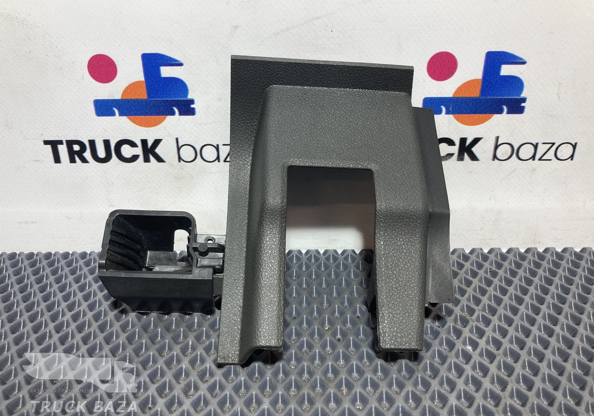 Накладка рулевой колонки для Scania 6-series R (с 2016)