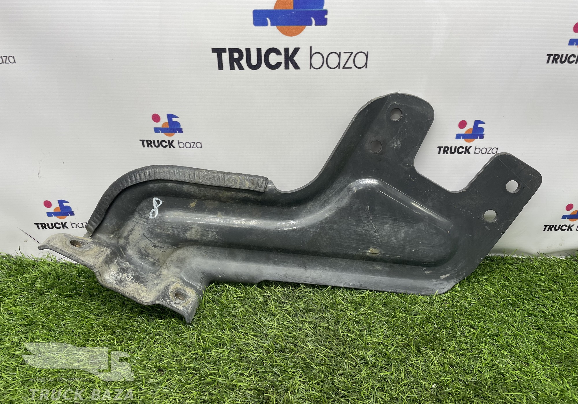 2537895 Кронштейн подножки ящика АКБ левый