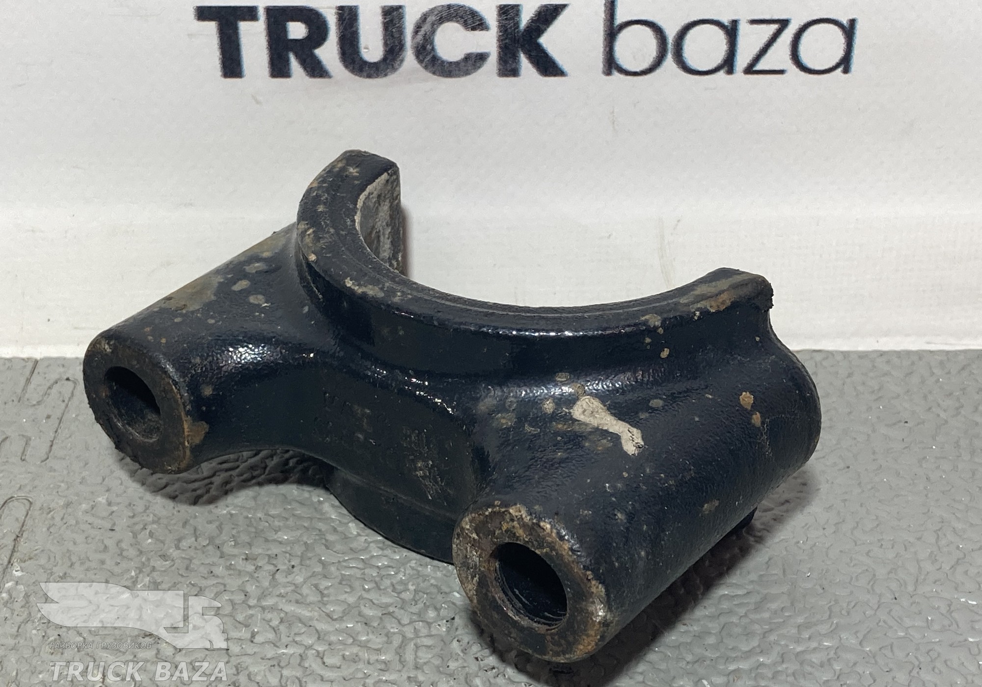 81437103044 Скоба кронштейна переднего стабилизатора для Man TGX TG3 (с 2020)