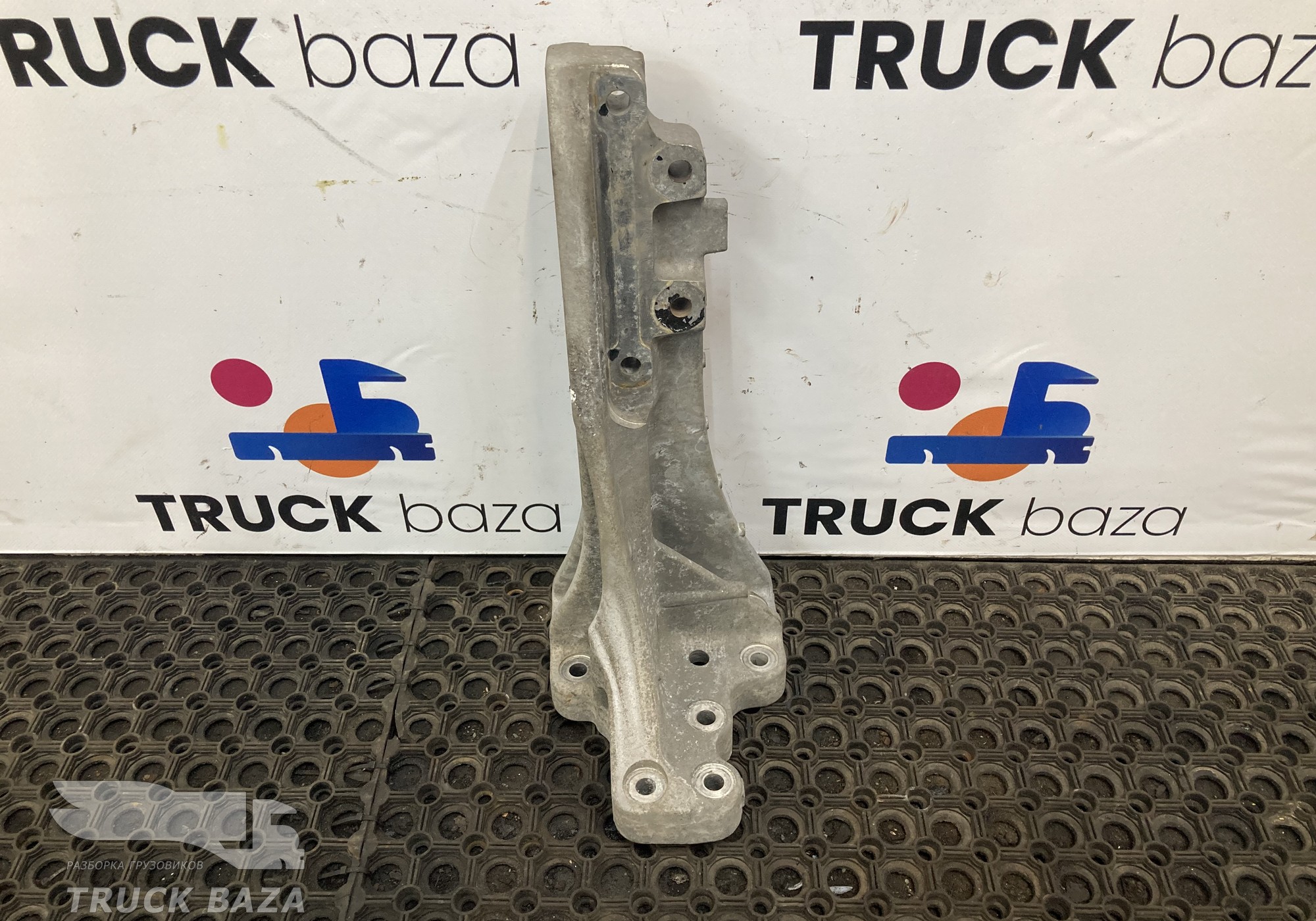 21639760 Кронштейн глушителя