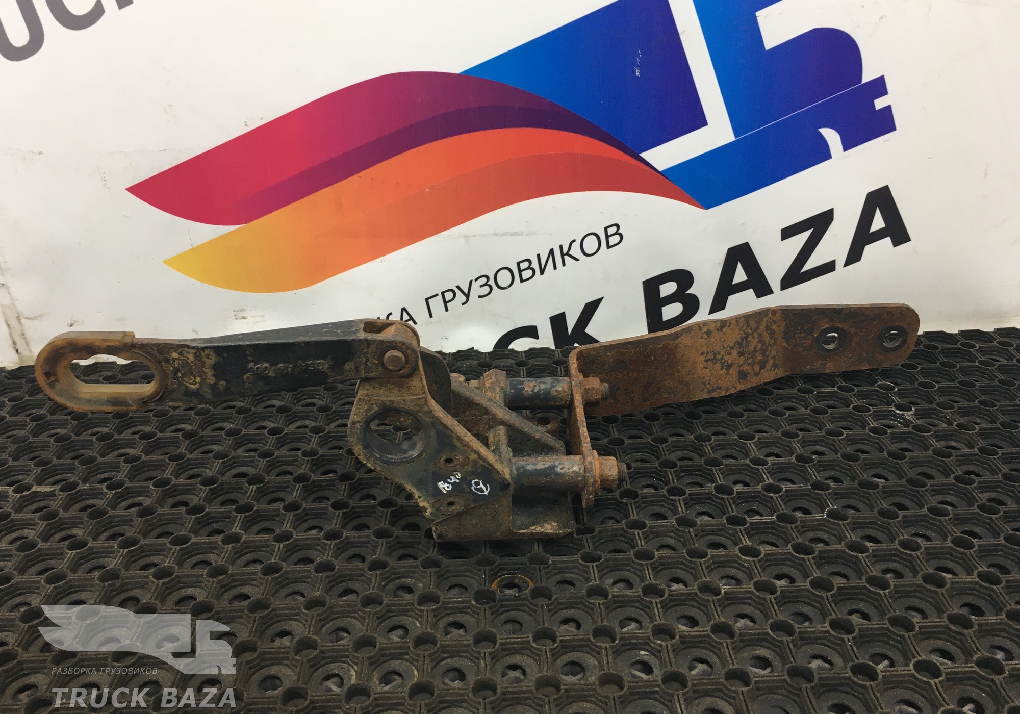 9303172142 Кронштейн торсиона правый для Mercedes-Benz