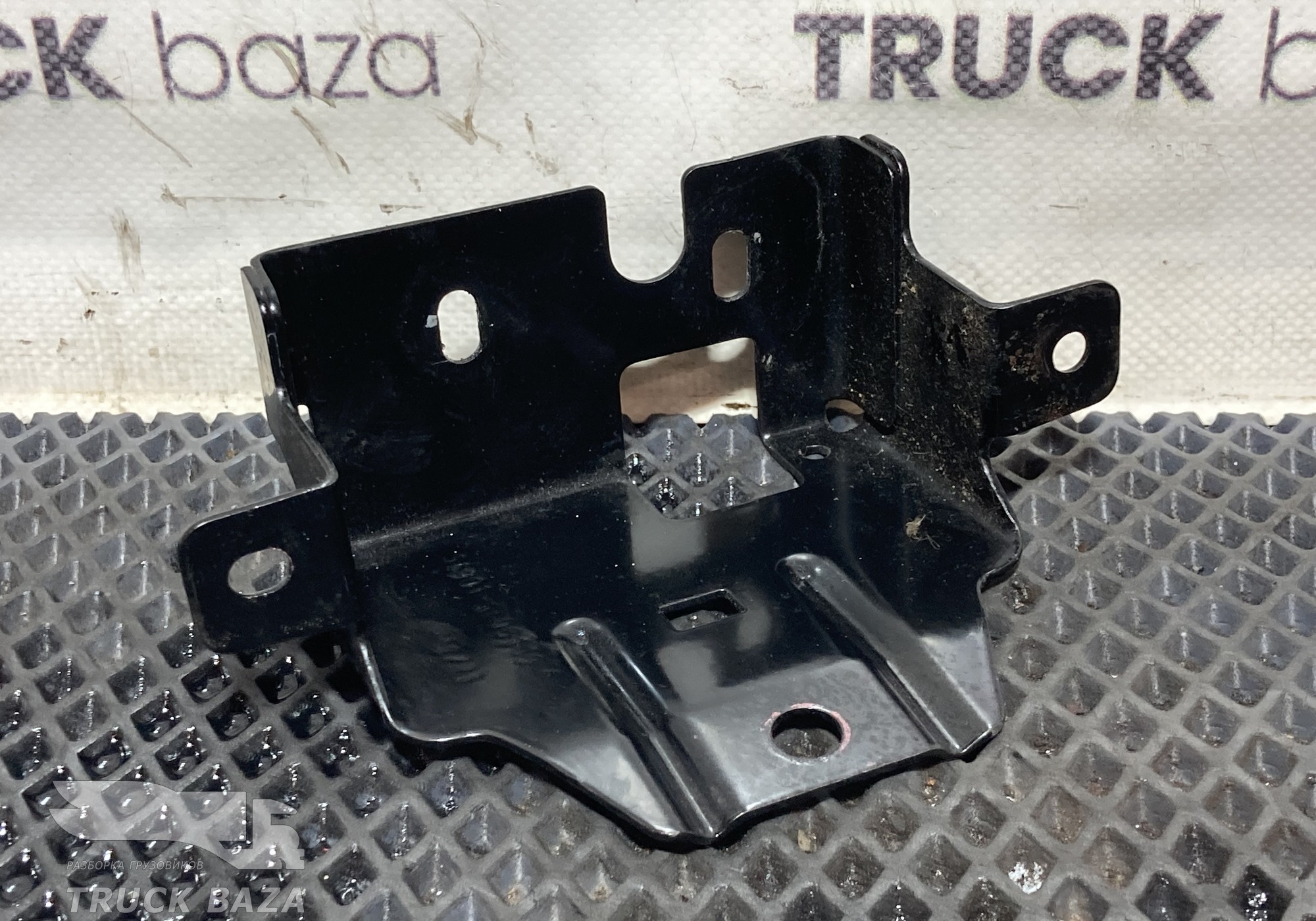 549015406110 Кронштейн замка инструментального ящика