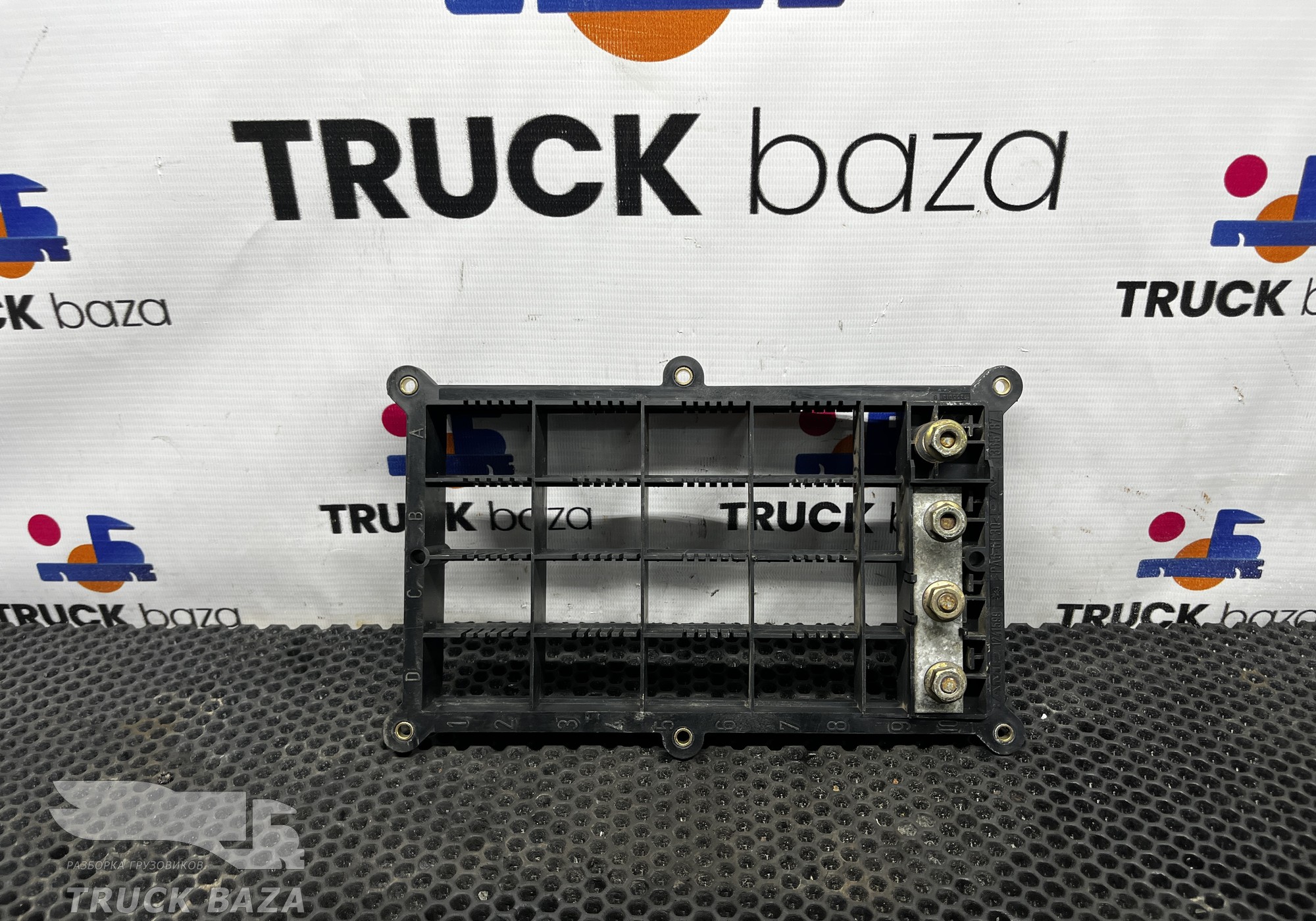 1365787 Рамка проводки для Daf XF105