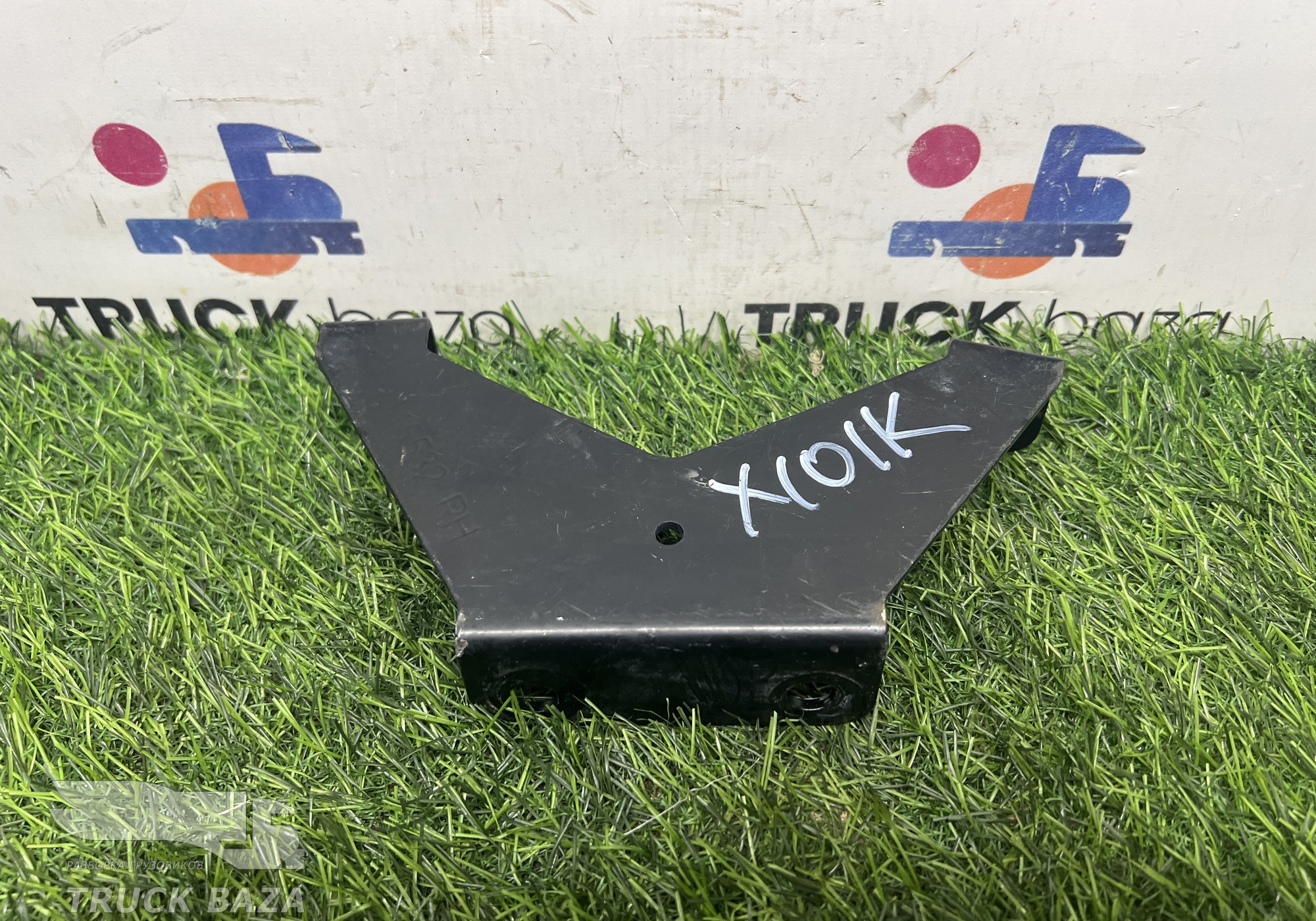 2145532 Кронштейн солнцезащитного козырька правый для Daf XF106 (с 2012)