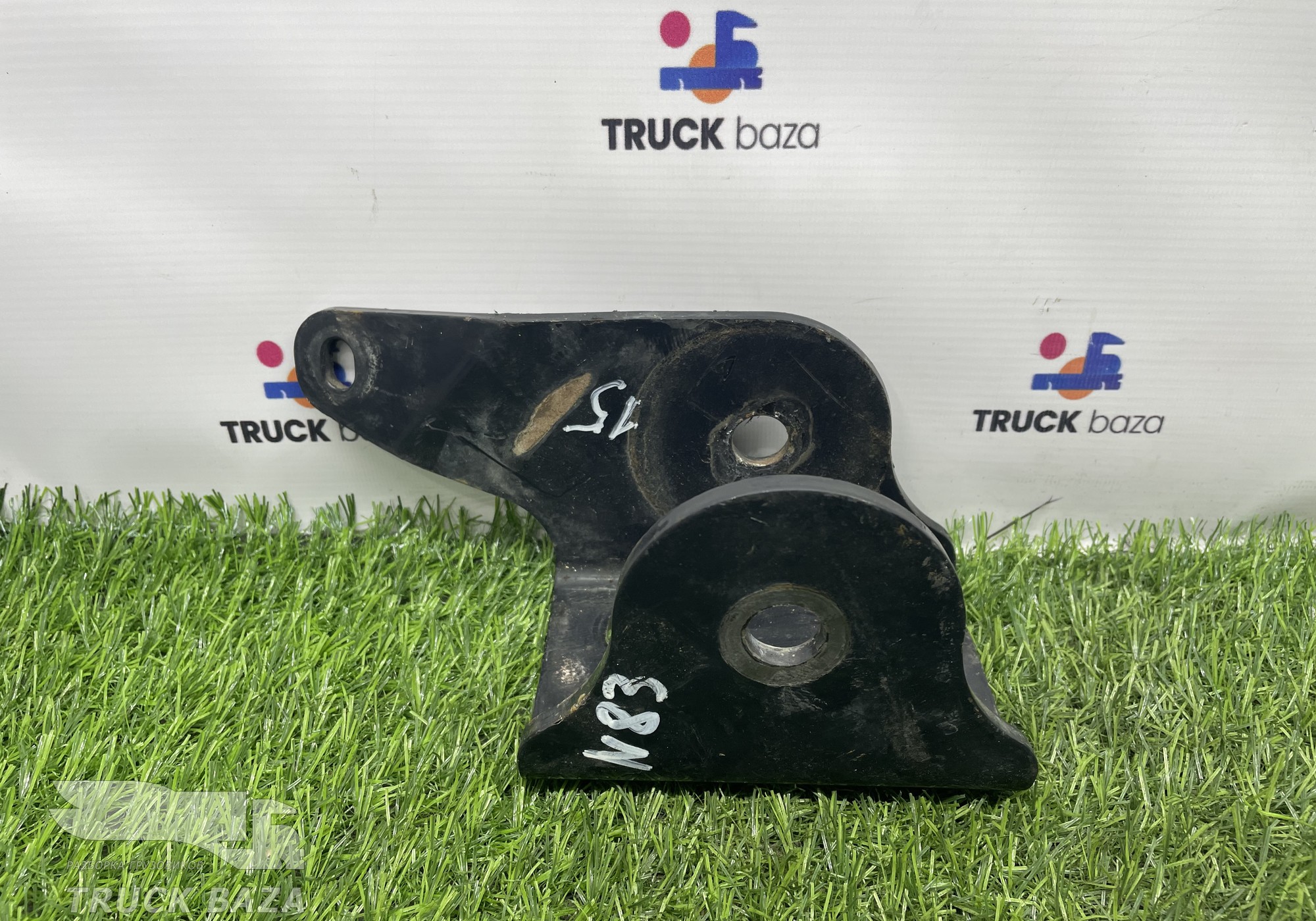 81417202782 Кронштейн торсиона кабины правый