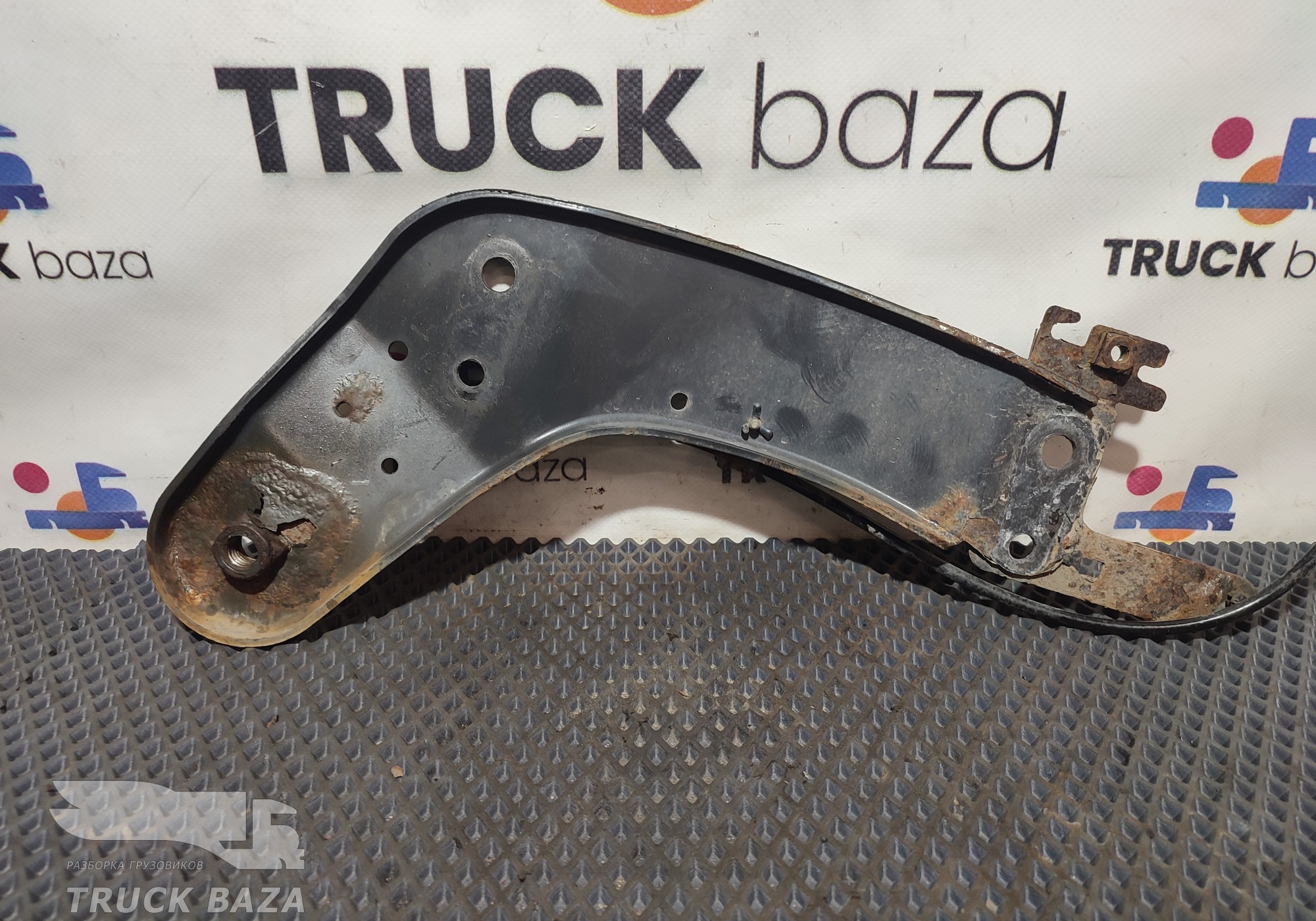 1496087 Кронштейн кабины задний левый