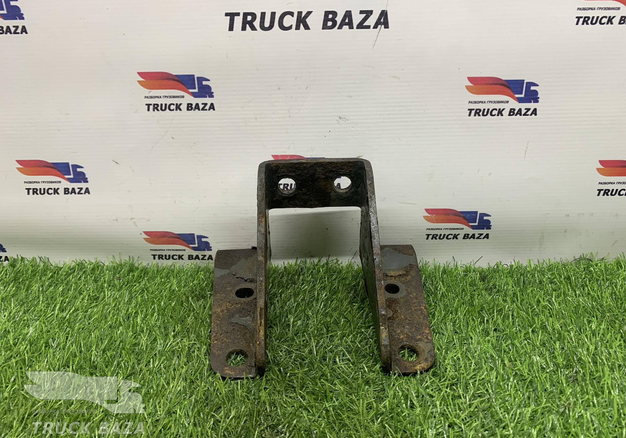 1854878 Кронштейн крыла заднего