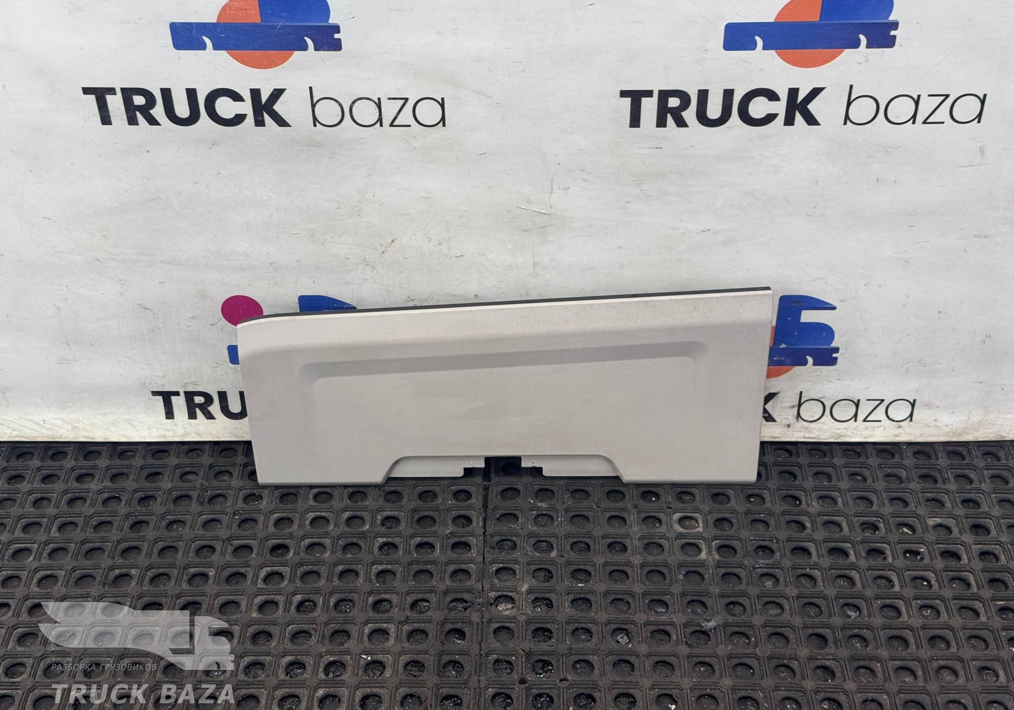 549018213043 Дверца бардачка верхнего левая для КАМАЗ 54901