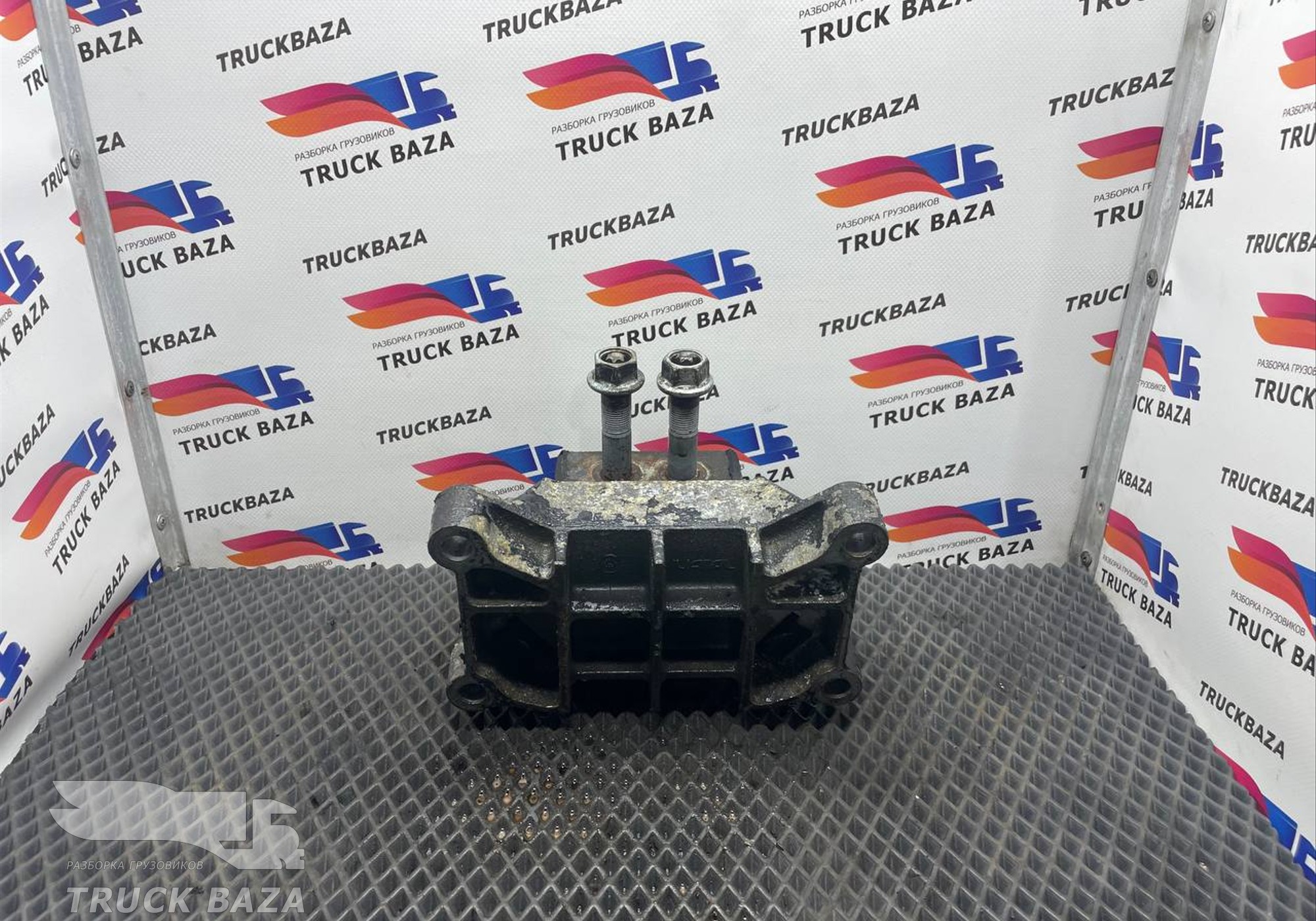 81962100597 Подушка двигателя задняя