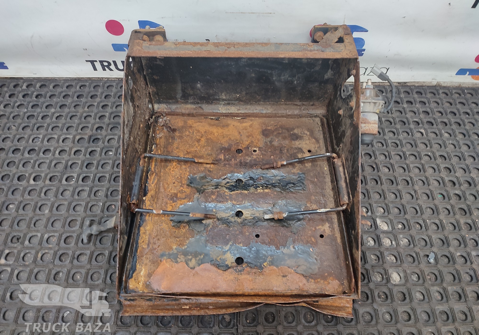 65803703050 Ящик АКБ для КАМАЗ 5490 (с 2013)