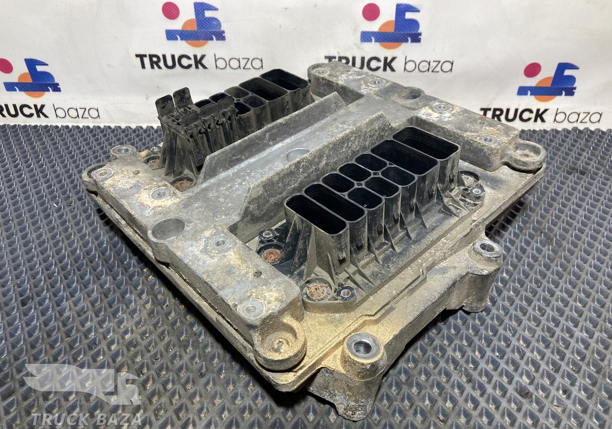 1726100 Блок управления двигателем