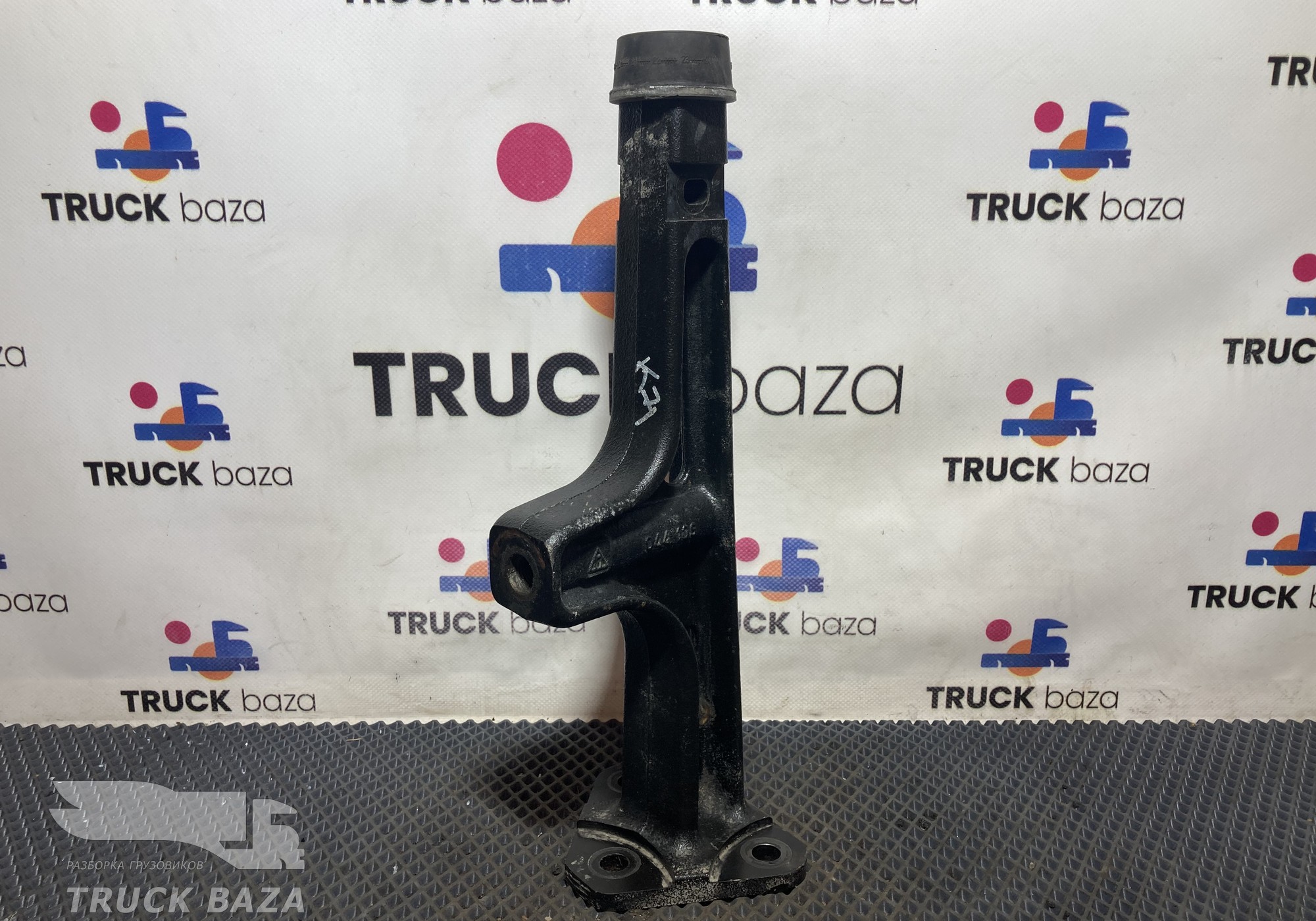 549015001031 Кронштейн кабины опоры передний правый для КАМАЗ 54901