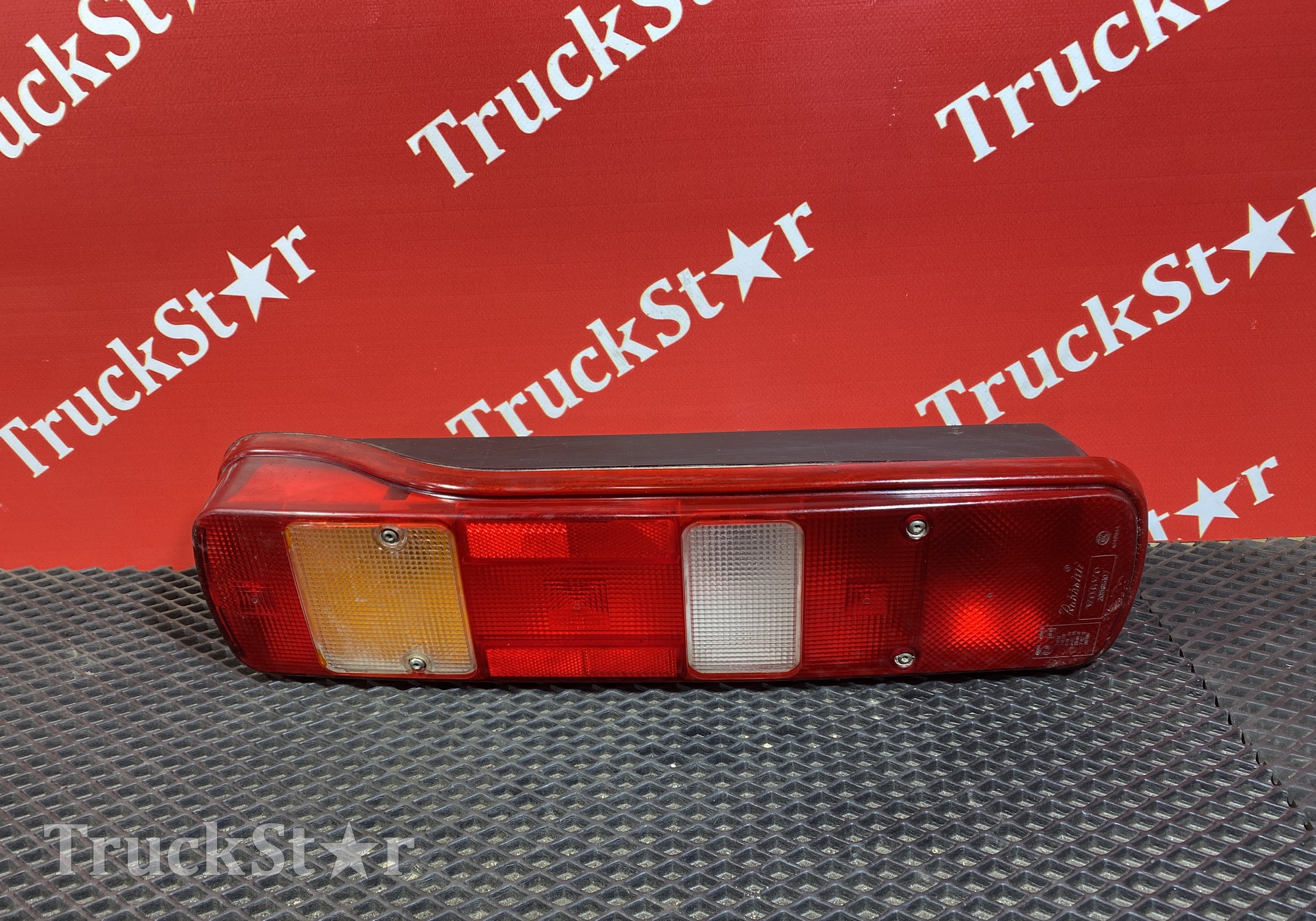 21063887 Фонарь задний левый для Volvo FM