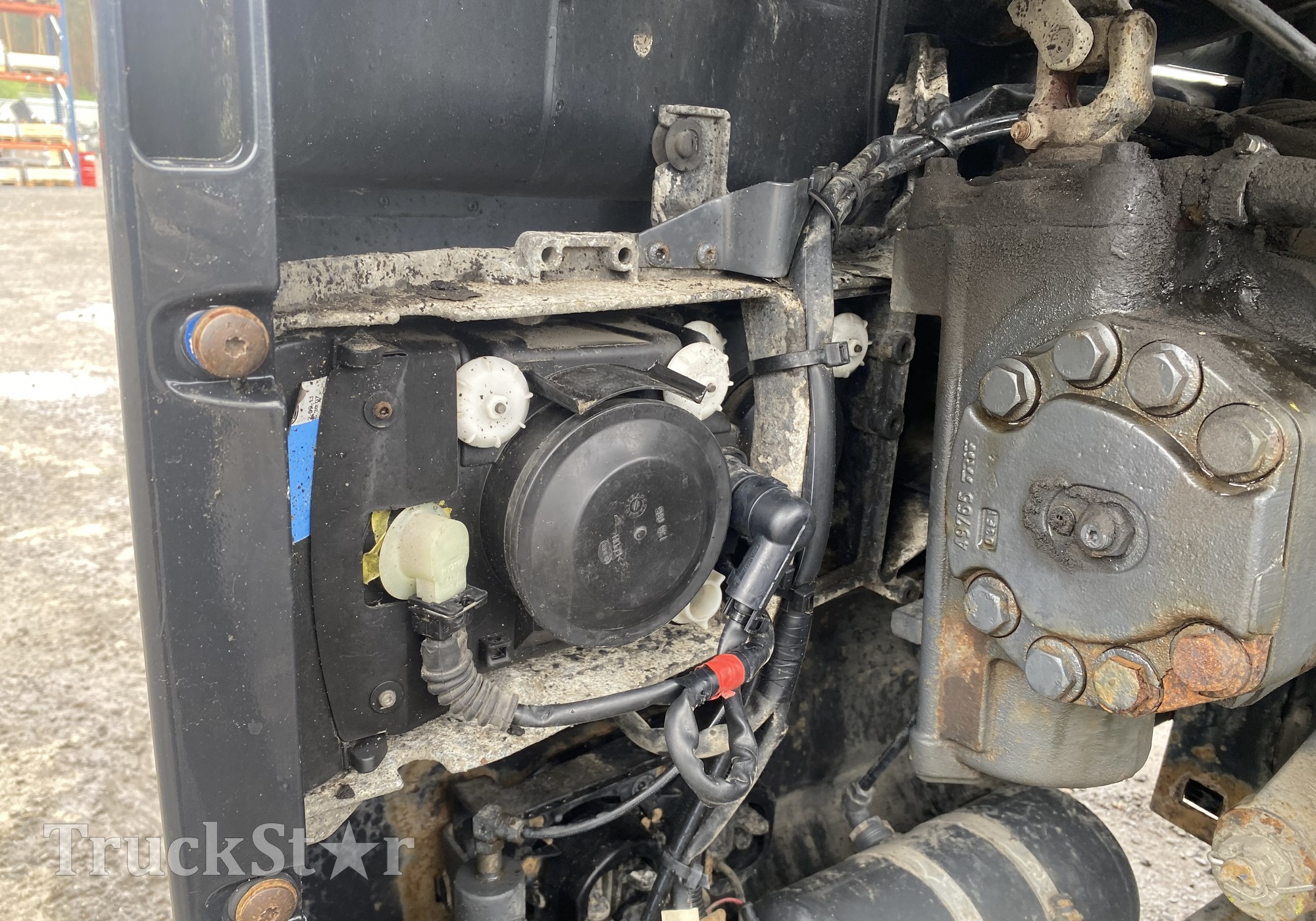 1862945 Кронштейн фары левой для Daf XF105